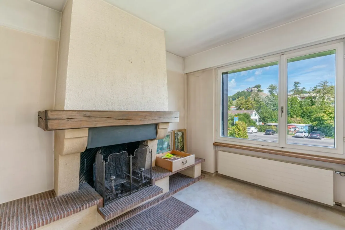 Petit mais bien avec vue sur le château et besoins de rénovation - Photo 4 sur 13