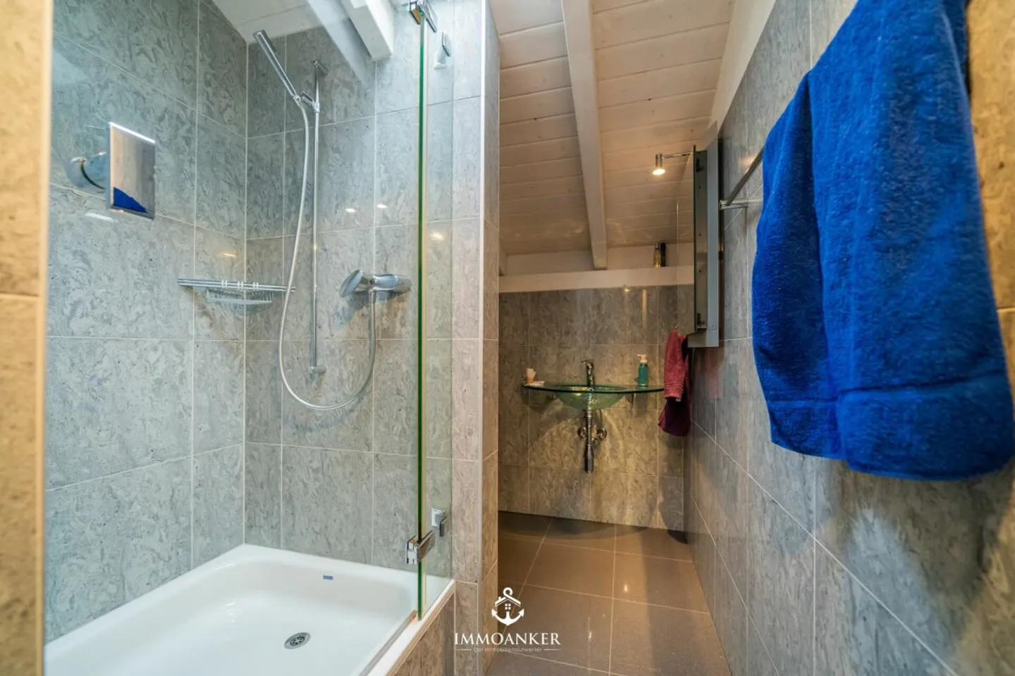 Maison de ville architecturale avec espace, lumière et intimité à Gockhausen - Photo 9 sur 13