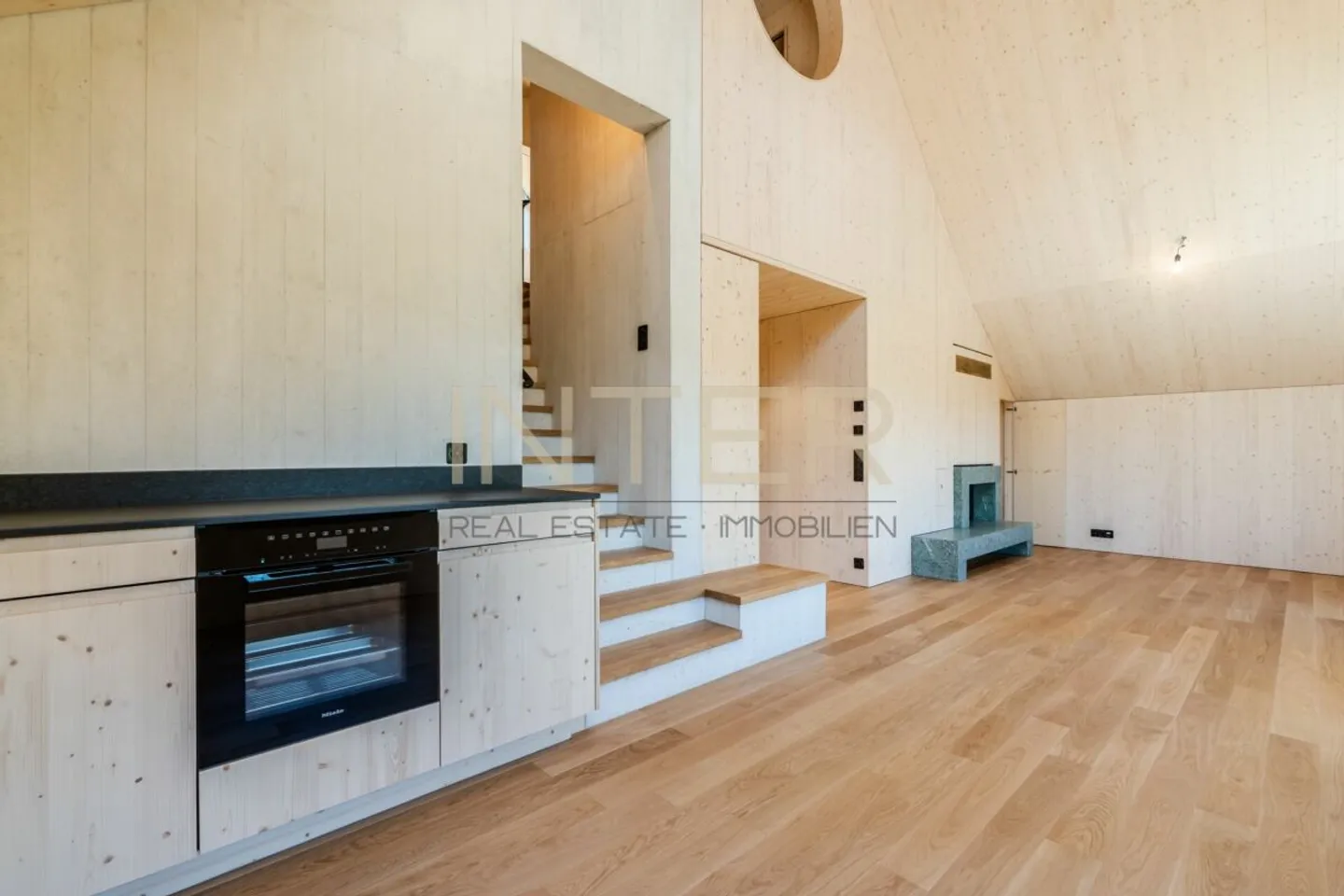 First occupancy in Risch: Exclusive 4.5-room maisonette with gallery, fireplace and two loggias - Photo 5 of 13