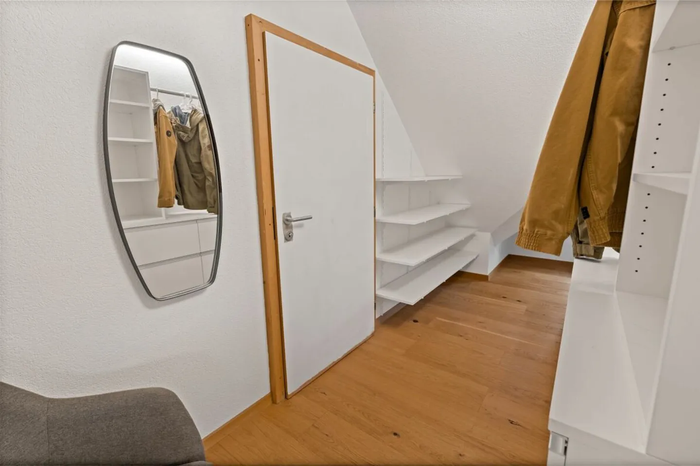 Grosszügige, sanierte Liegenschaft mit zwei Wohneinheiten, Studio &amp; PV-Anlage - Foto 6 von 13