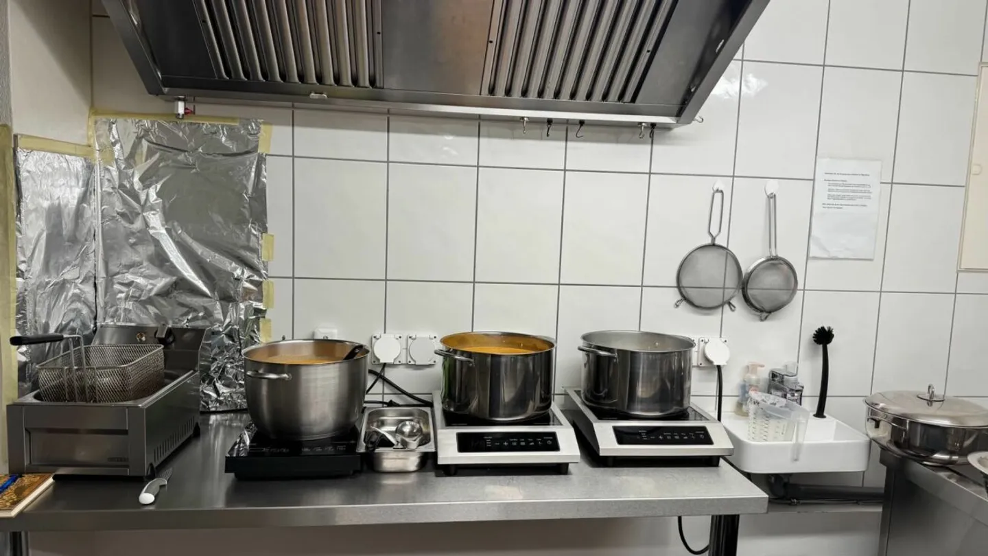 Take-away tibétain-asiatique avec 6 places et potentiel d'extension à vendre - Photo 8 sur 11