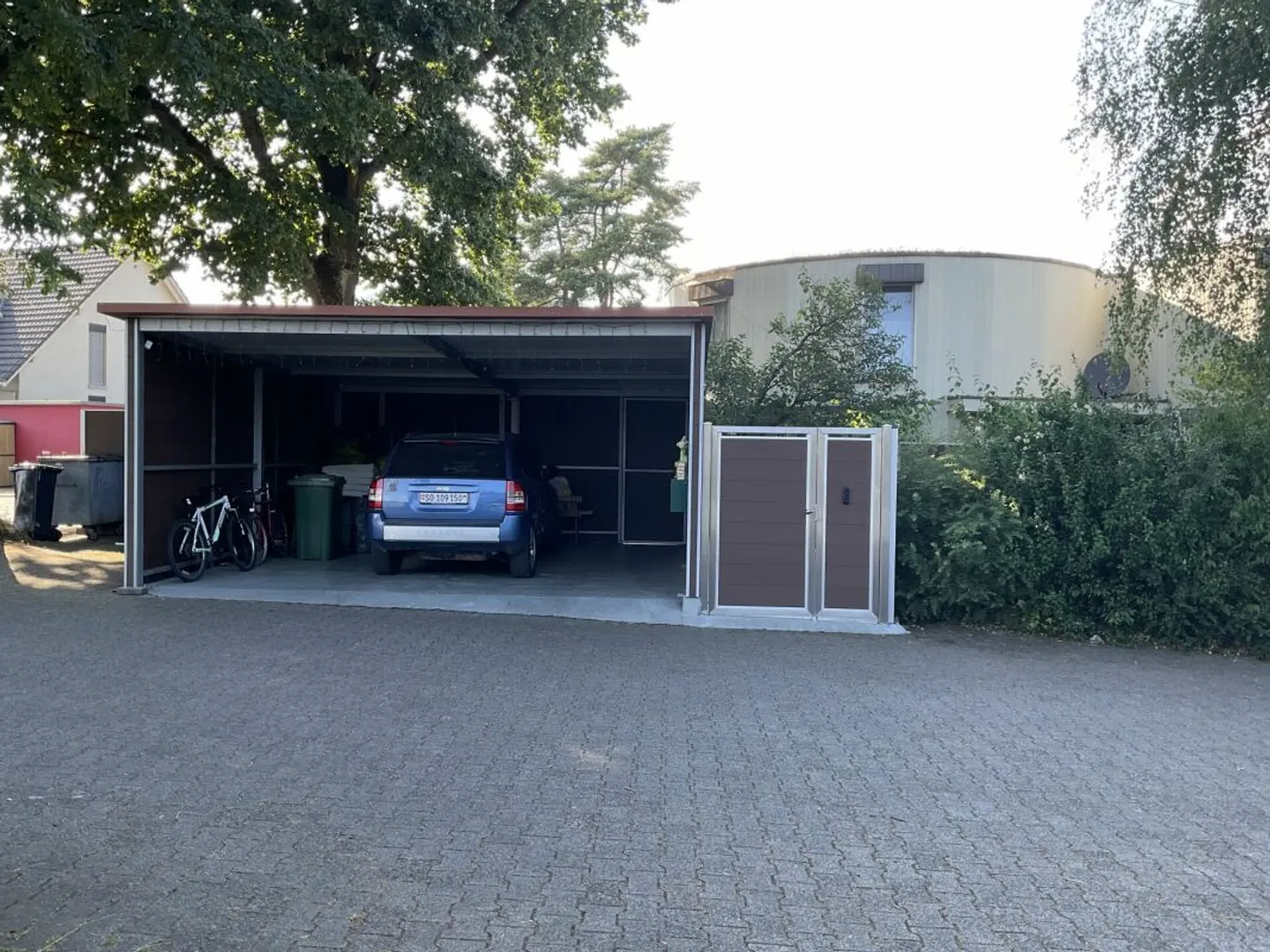 Architectural Masterpieces: Two Exclusive Round Houses in Prime Location with 150m2 Each on a 902m2 Plot, Ideal for a Large Family or Investors. - Photo 5 of 13