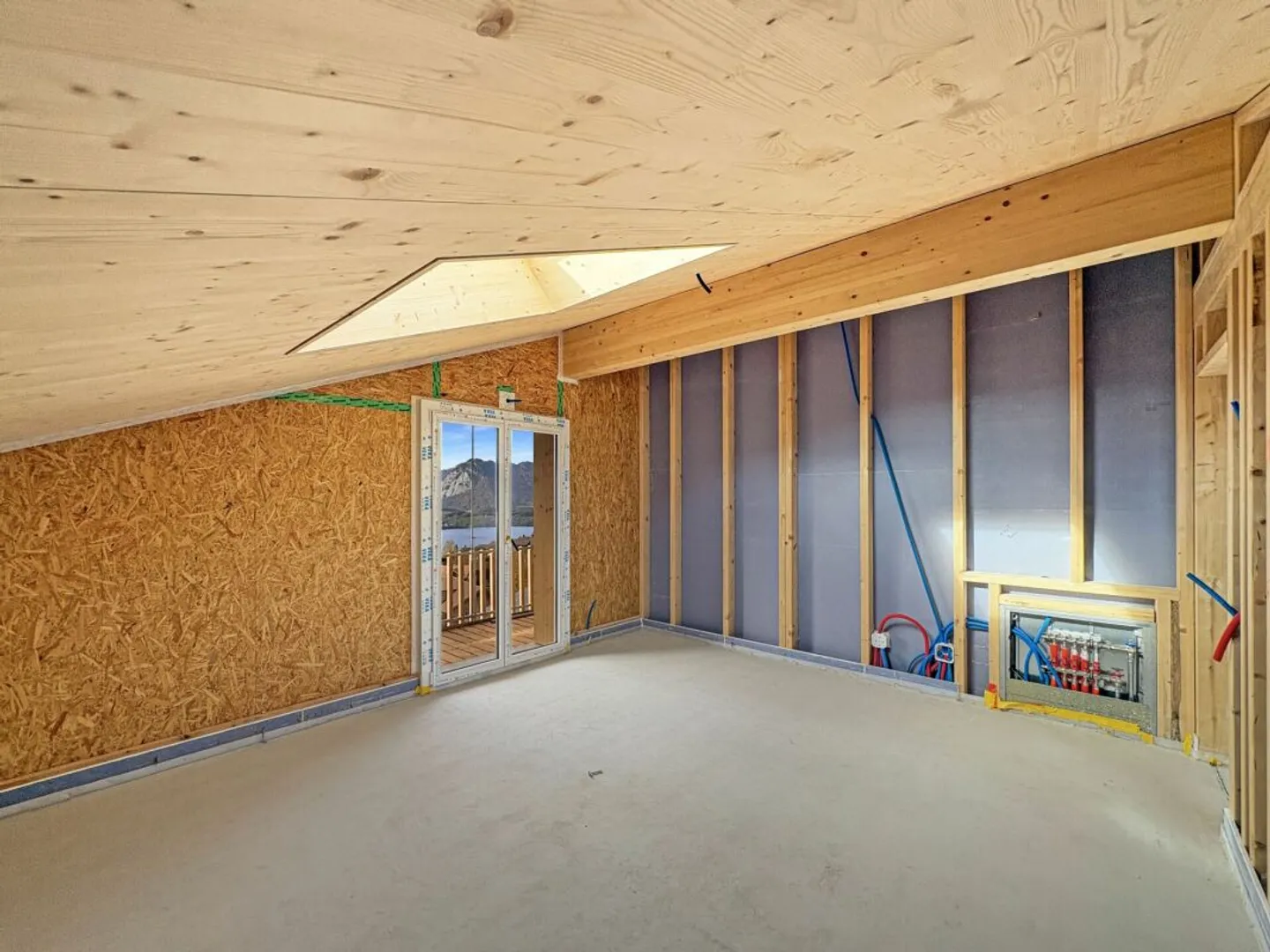 Nouvelle construction dans le style chalet, indépendante, moderne et avec une vue attrayante sur le lac de Thun en direction de Niesen et Thun - Photo 11 sur 13