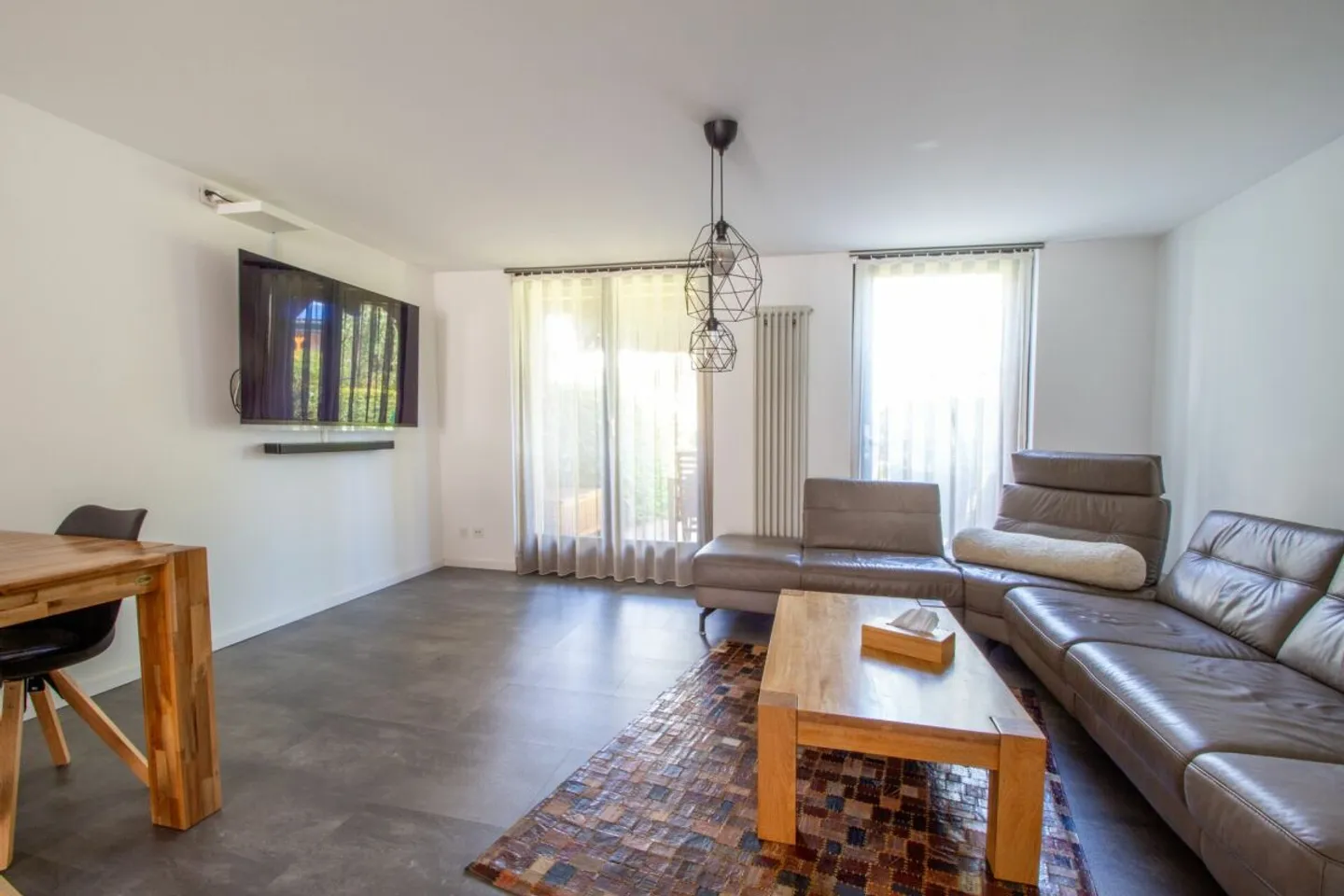 Renovated and family-friendly 5.5 room terraced single-family house - Photo 7 of 13