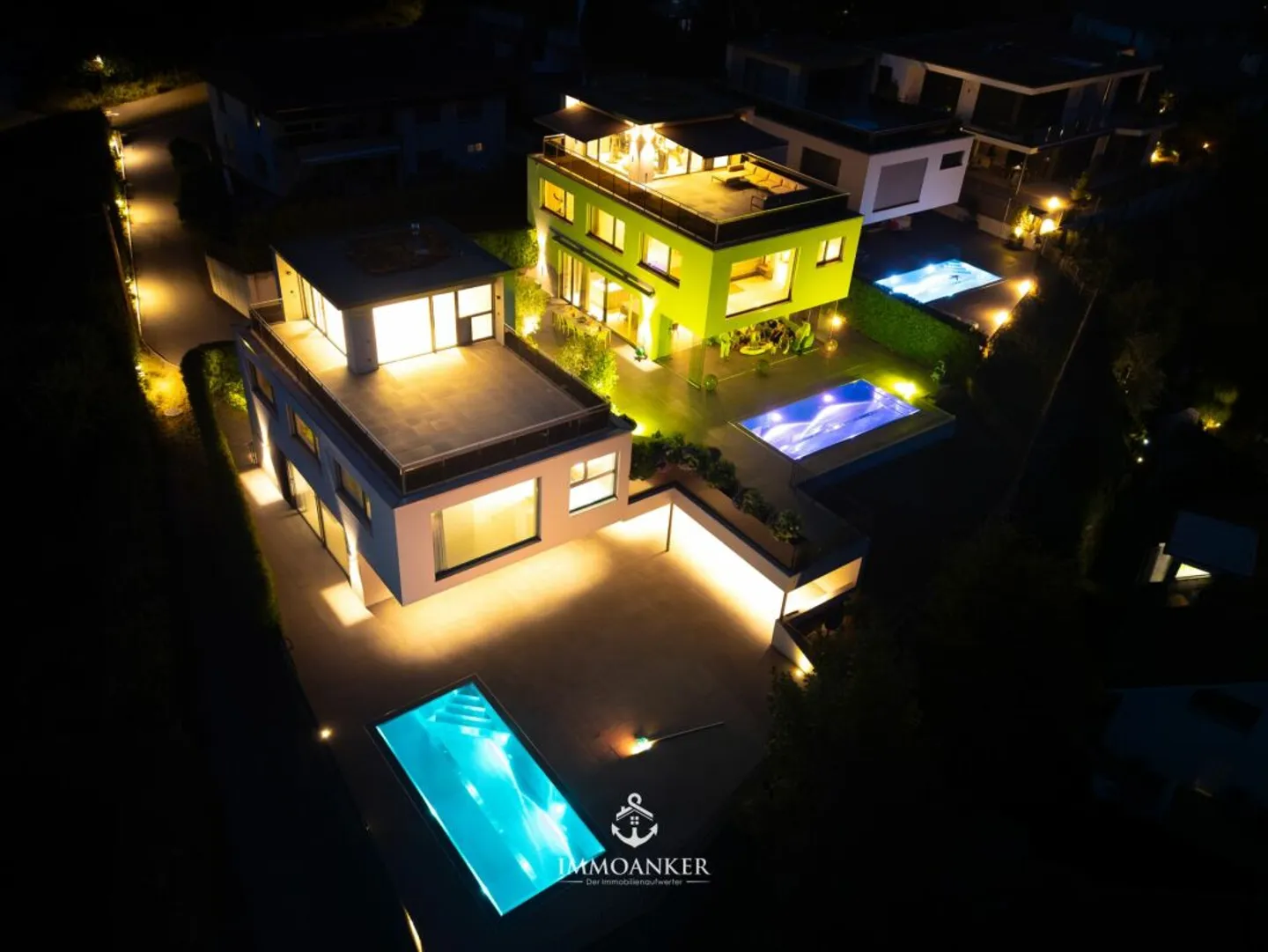 Two exclusive villas - A top-class real estate package - Photo 1 of 13