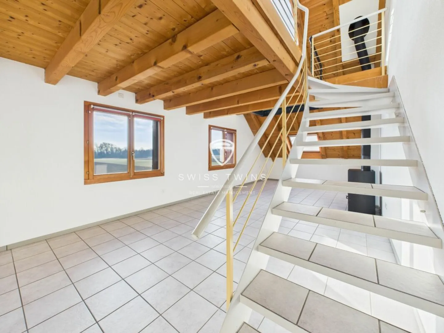 Charmante 2.5-Zimmer-Maisonettewohnung in ruhiger, grüner Umgebung - Foto 4 von 11