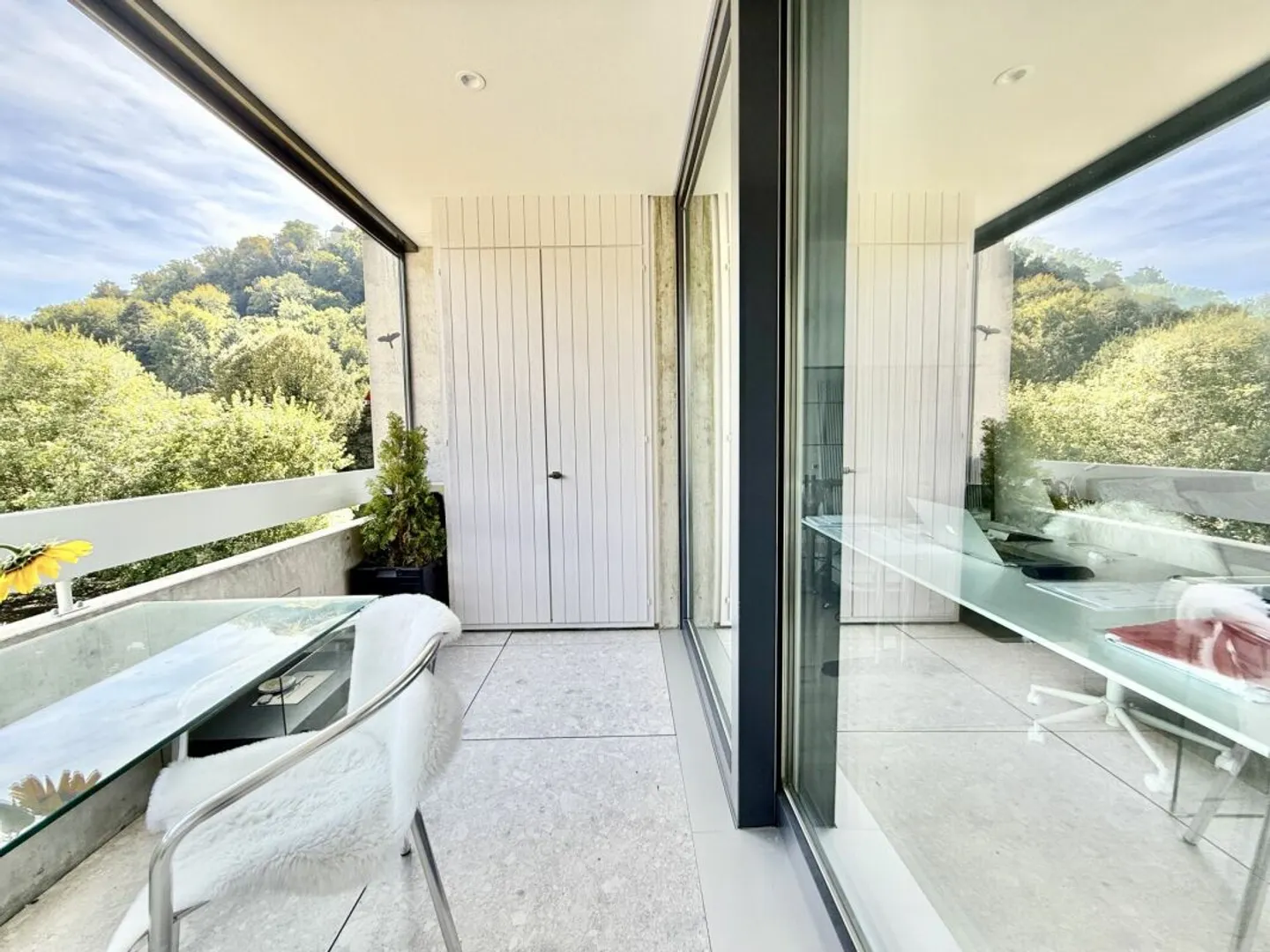 Completely renovated and high-quality modernized 1.5-room apartment with a magnificent view - Photo 12 of 13