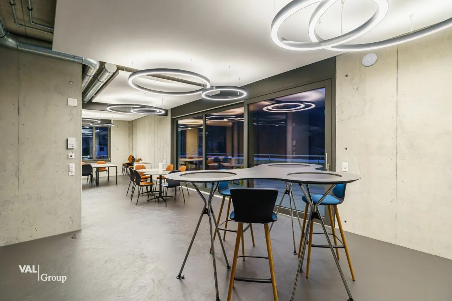 Centro servizi in una posizione eccellente con opzioni di utilizzo versatili - Foto 9 di 13