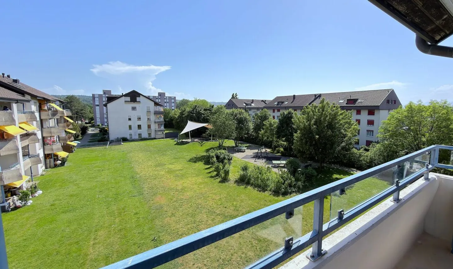 Large Renovated 5.0 Maisonette Apartment with Balcony in a Quiet Location Solothurn - Photo 11 of 13