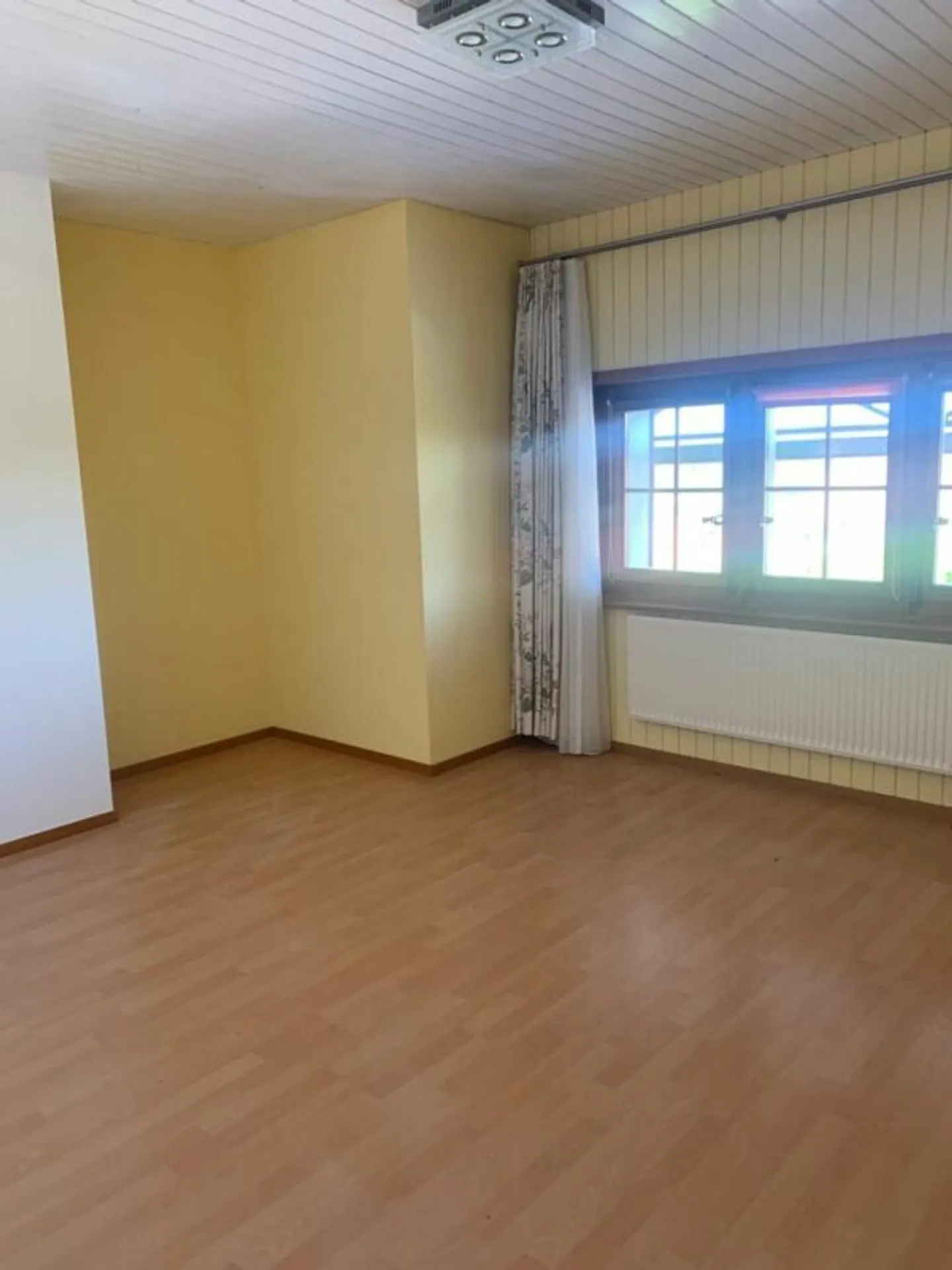 Spacious Apartment with Garden - Photo 8 of 13