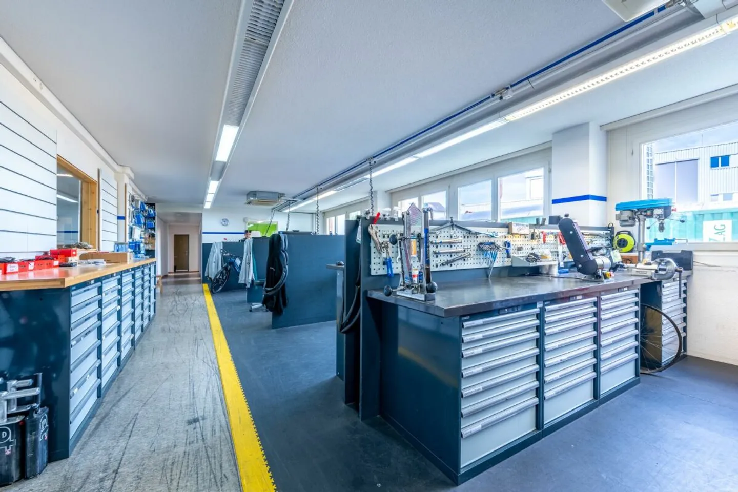 Espaces commerciaux au rez-de-chaussée avec possibilité de reprise des aménagements - Photo 7 sur 11