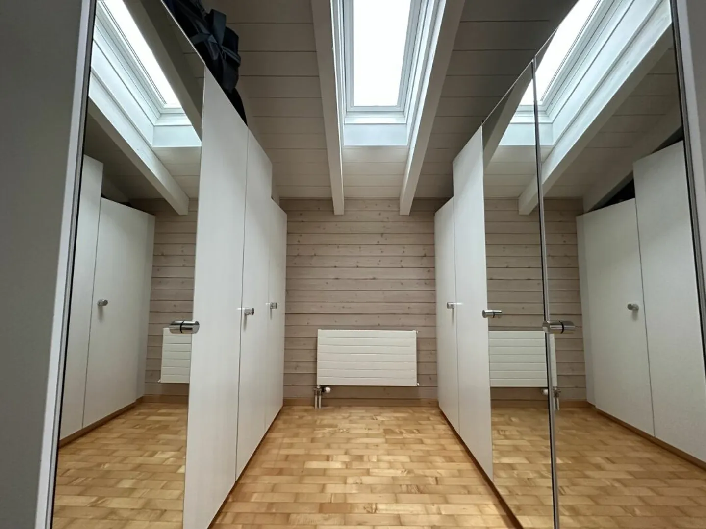 Single-family house with lake view - Photo 7 of 9