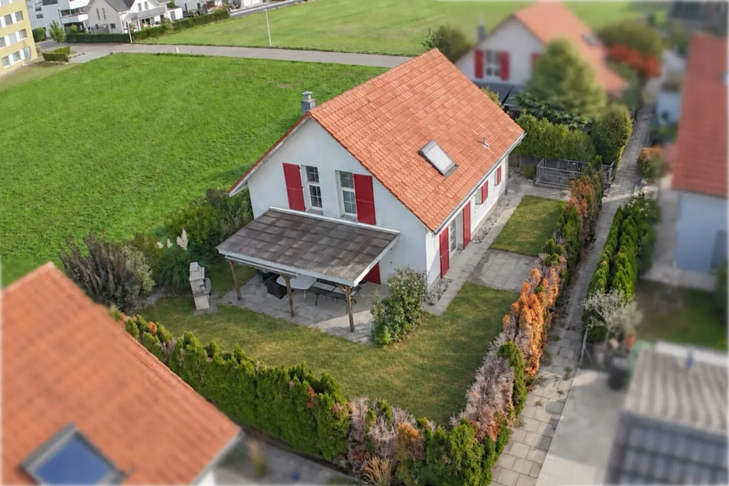 Detached 5½-room single-family house with garden and 2 underground parking spaces - Photo 1 of 12