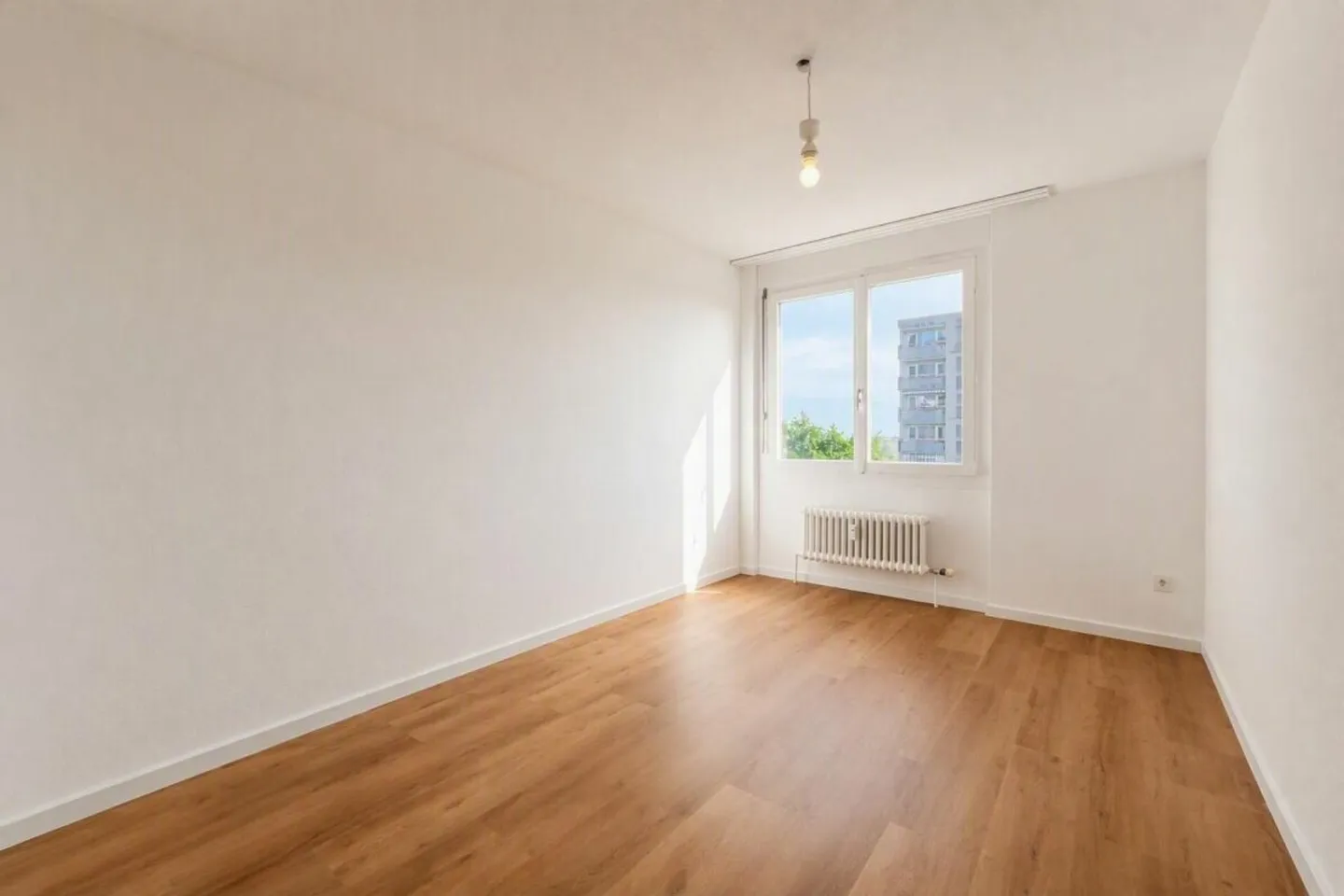 Appartamento 4.5 stanze parzialmente ristrutturato con un layout attraente - Foto 7 di 10