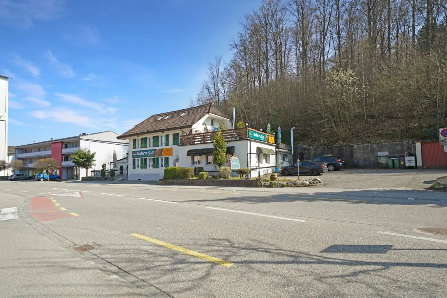 Bâtiment résidentiel et commercial attrayant avec un rendement de 5,3 % et un potentiel d'extension - Photo 3 sur 13