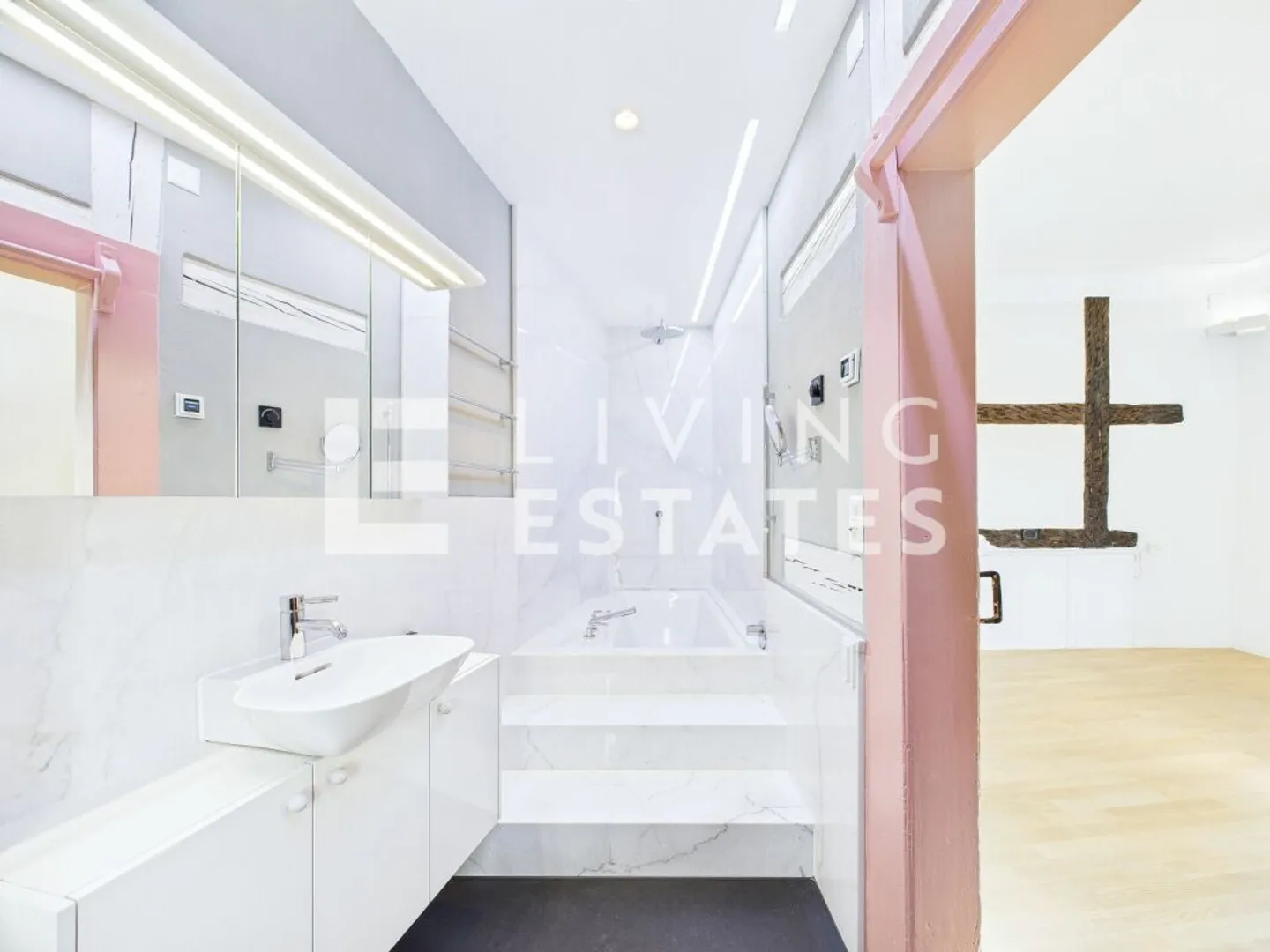 CHARACTERFUL. HISTORICAL. SPECIAL. - Photo 12 of 13