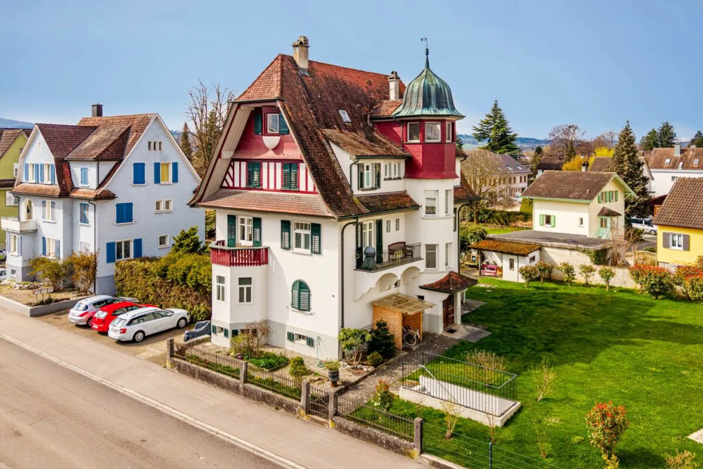 Bâtiment résidentiel historique (ENTIÈREMENT LOUE) avec 4 appartements (en propriété par étage) & 5 places de parking souterrain externes - Photo 1 sur 7