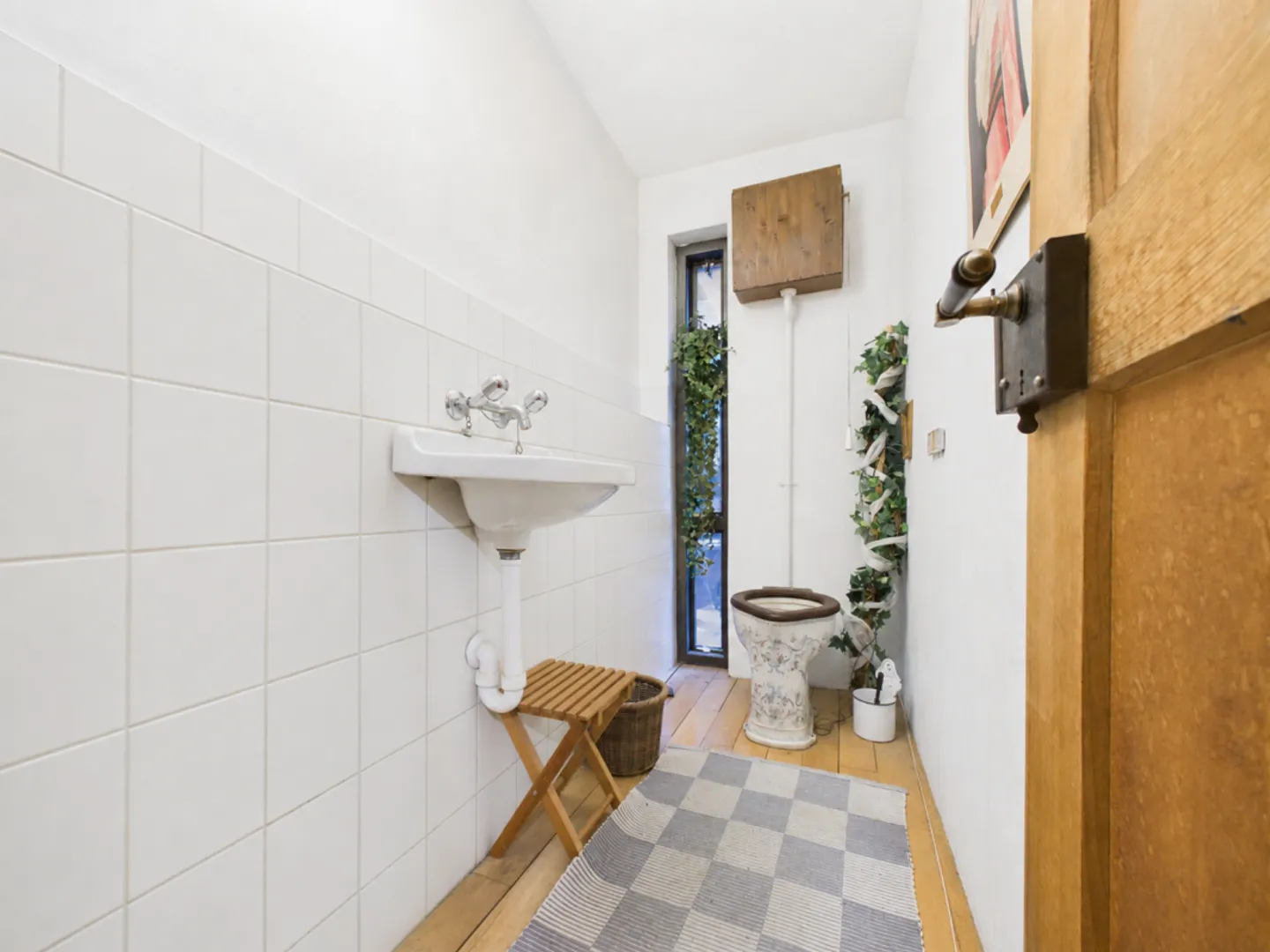 Historical half-timbered house on 1,706 m² plot with development potential - Photo 8 of 10