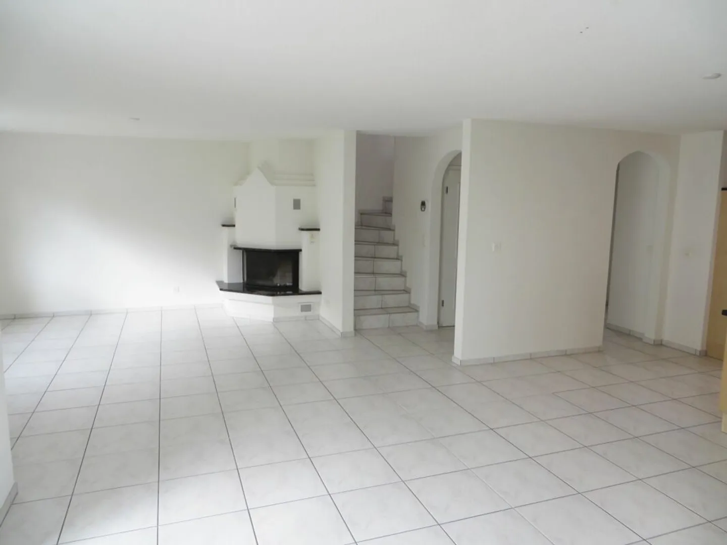 Family Dream in a Quiet Residential Area - Photo 2 of 13