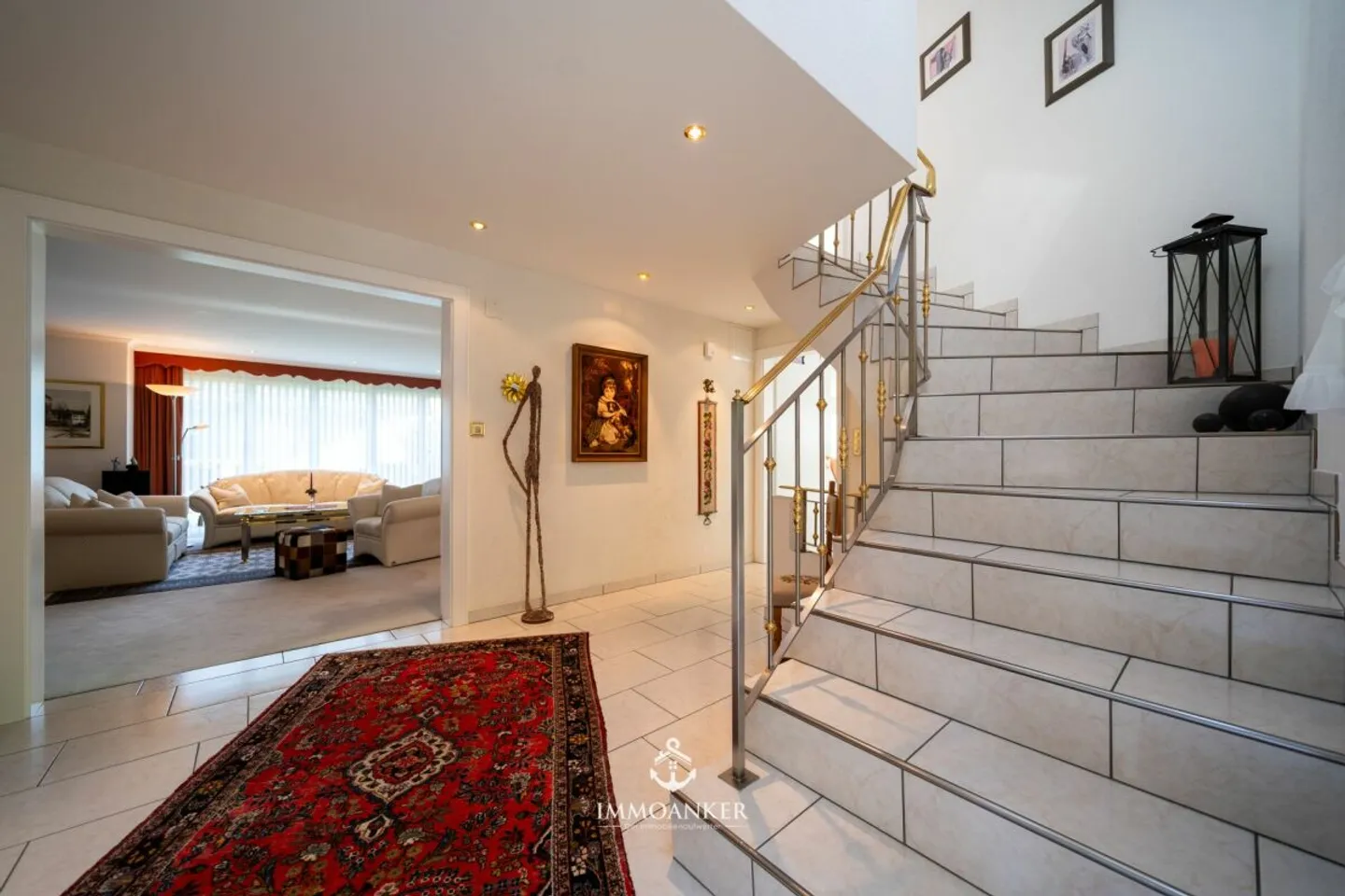 Affascinante Casa Familiare con Giardino - Foto 2 di 13