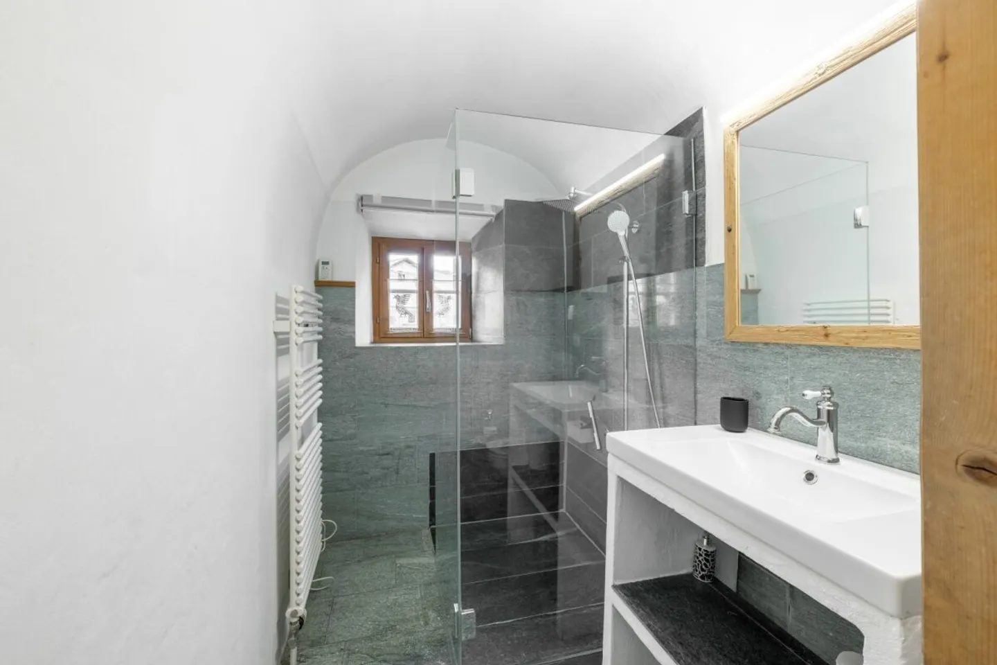 Casa engadinese con fascino originale nel cuore di Sent - Foto 6 di 13