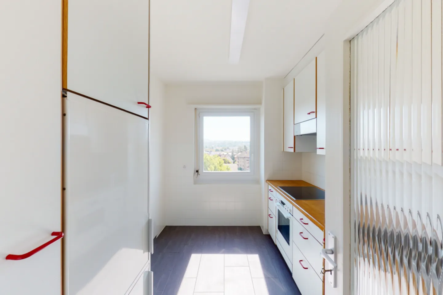 Beautiful view and private washer-dryer - Your new home? - Photo 5 of 10