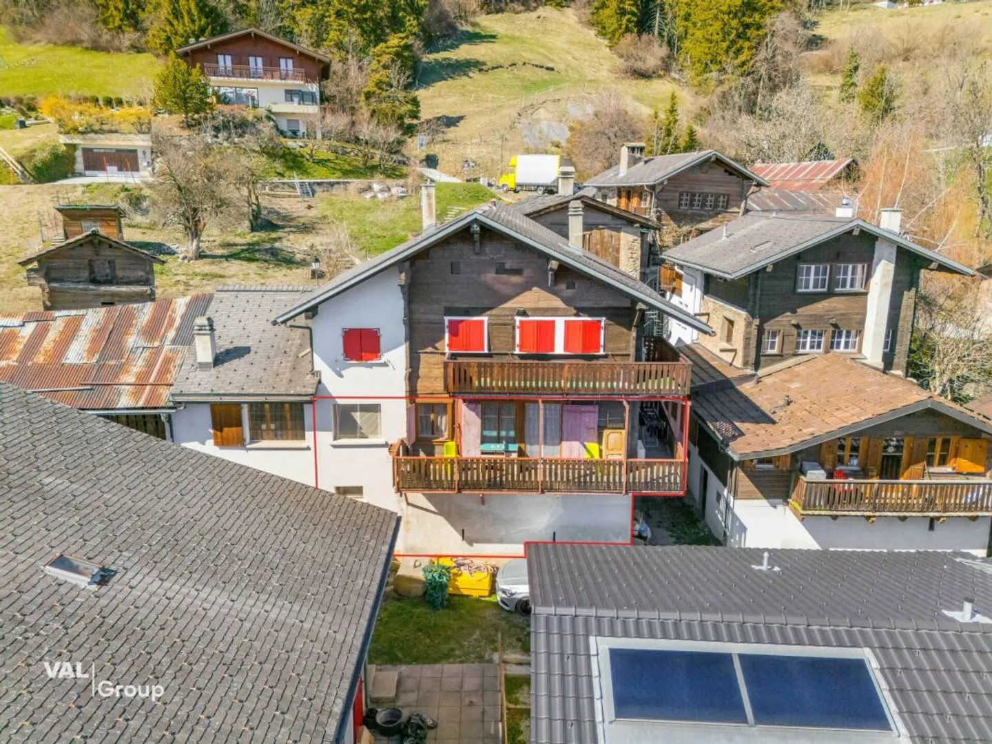 Sunny Apartment with Balcony and View of the Alps - Photo 11 of 12