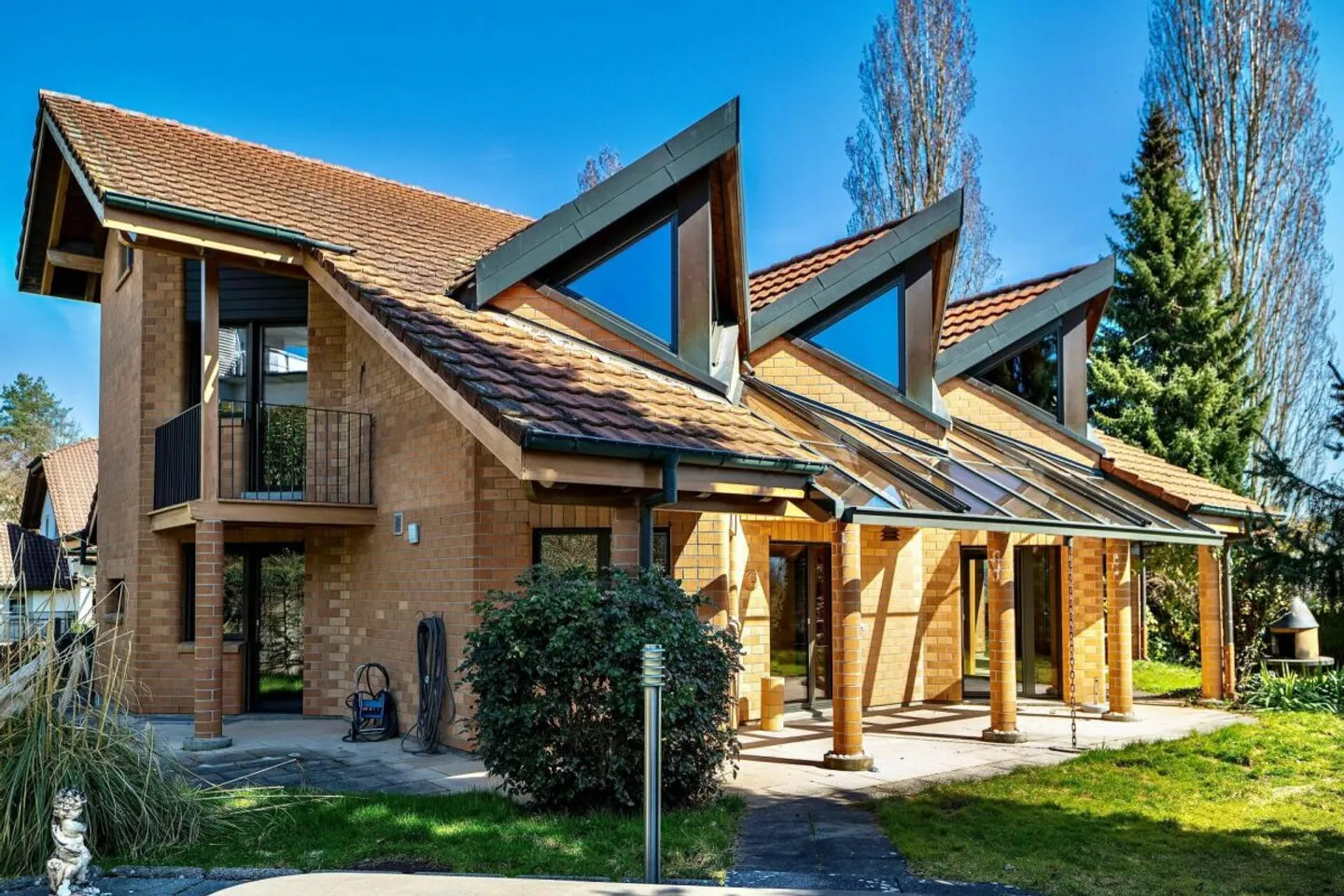 SEE HARMONIE Detached house with lake and mountain views in Sursee - Photo 2 of 12