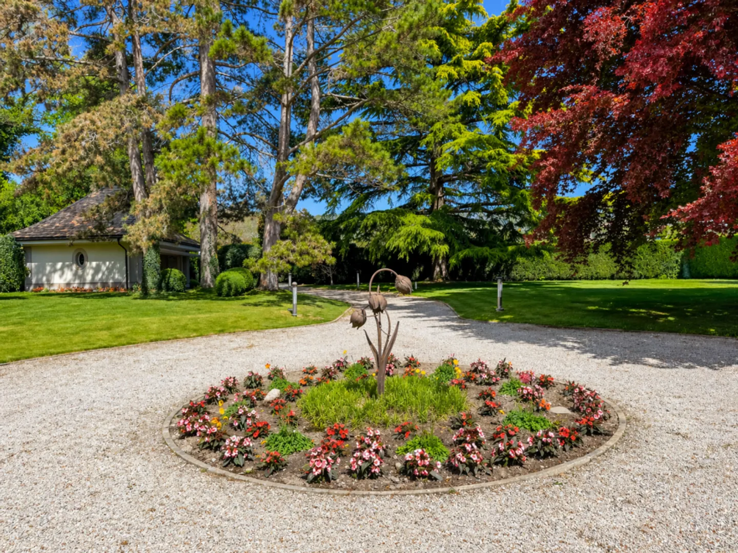 Exceptional waterfront property with private jetty in Perroy - Photo 8 of 11