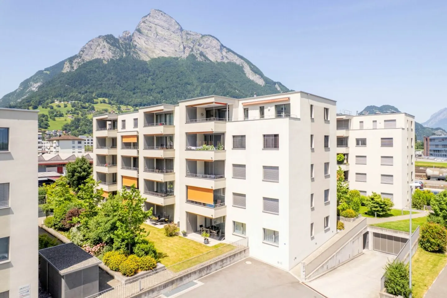 Furnished, nearly new penthouse apartment with magnificent mountain view - Photo 1 of 13