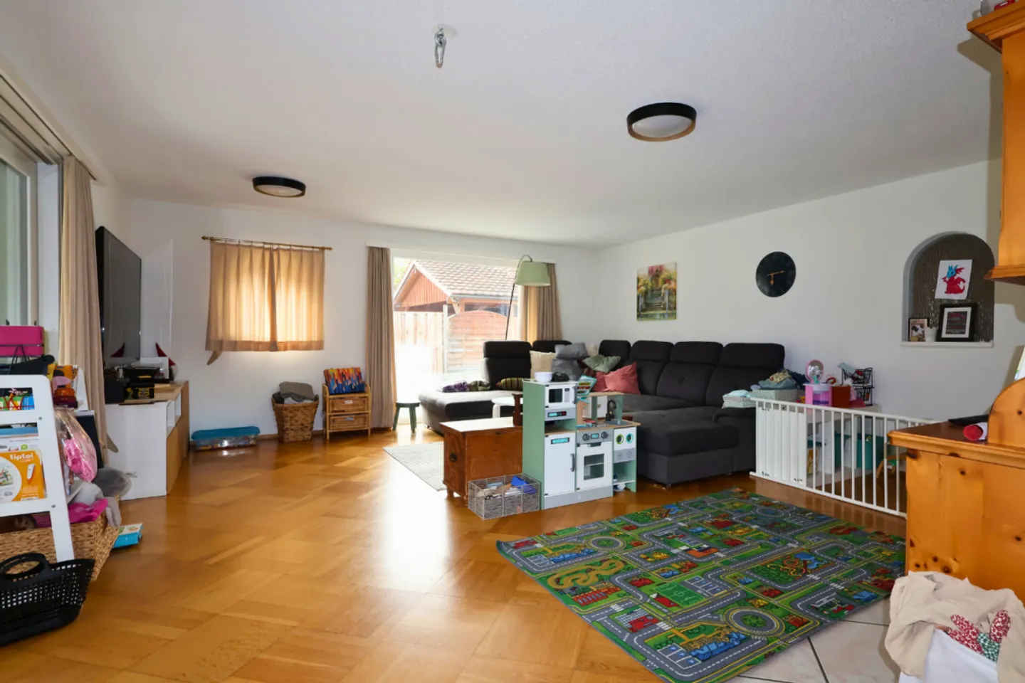 Grosszügiges Einfamilienhaus mit Pool - Foto 8 von 13