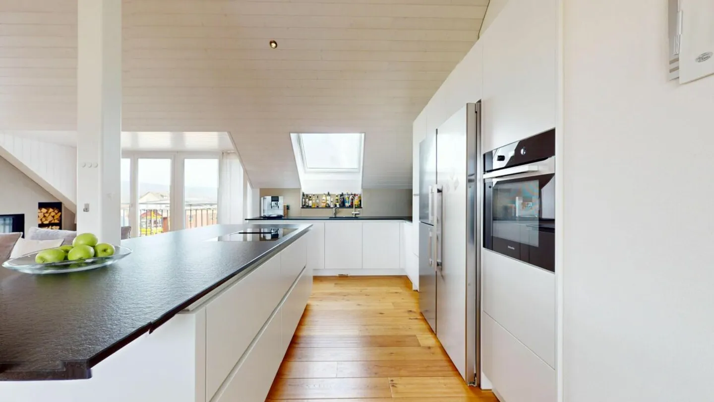 Appartamento duplex di 5.5 locali come nuovo con camino e garage doppio - Foto 5 di 13