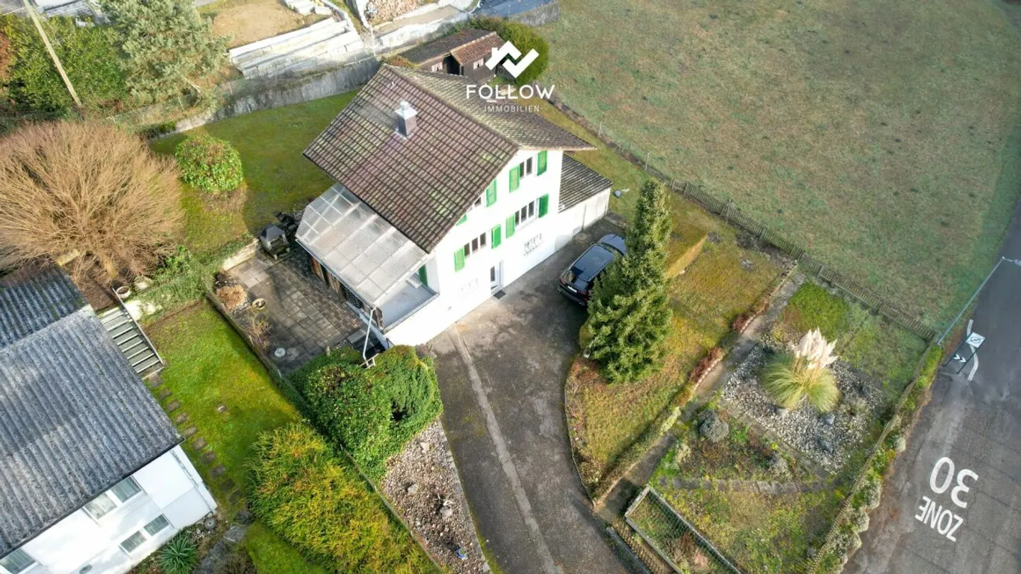 Single-family house in a preferred location - Photo 8 of 13