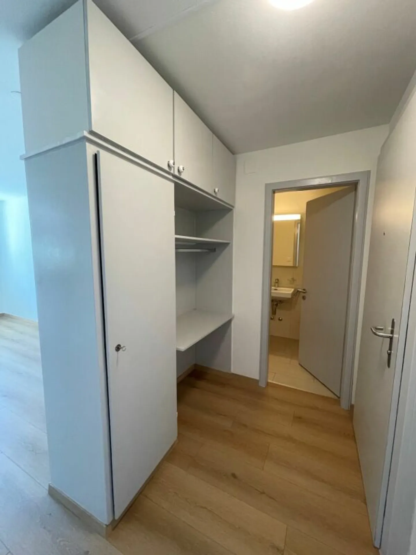 Ampio appartamento di 2 ½ stanze vicino al centro - Foto 11 di 13