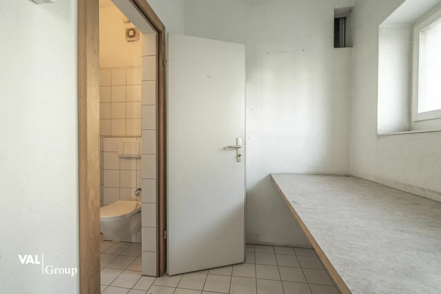 Dépôt/Entrepôt attrayant dans un emplacement central - Photo 7 sur 12