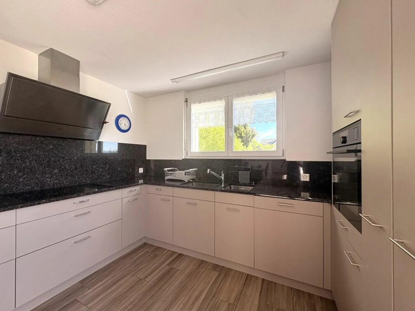Wohnen mit Weitsicht: Grosszügiges Einfamilienhaus mit Einliegerwohnung - Photo 4 of 12