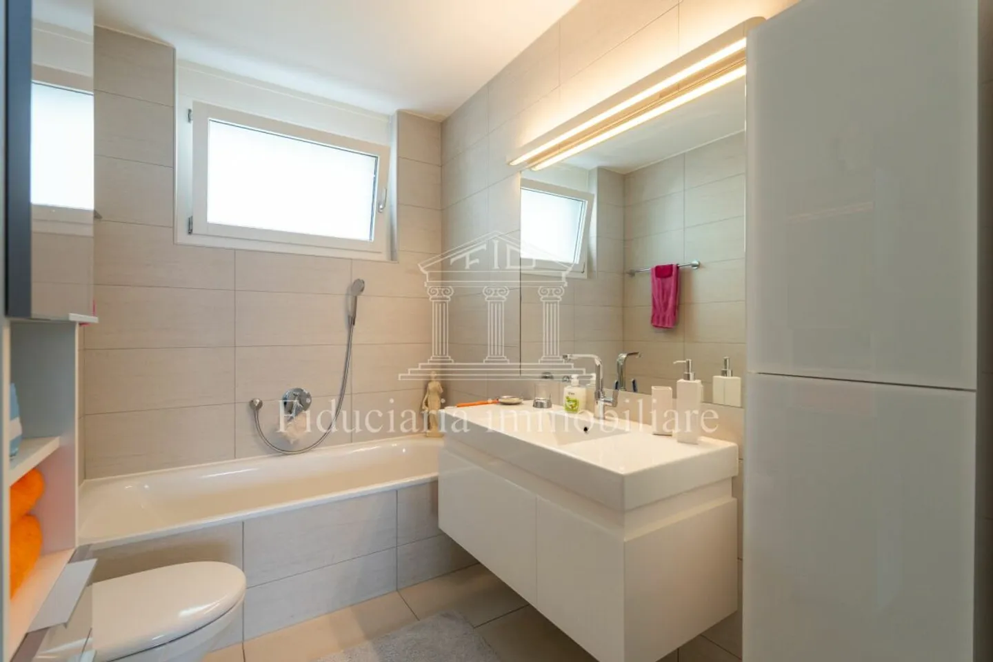 ORSELINA - Geräumige 2.5 Zimmer im obersten Stock mit unschlagbarem Seeblick - Foto 8 von 10