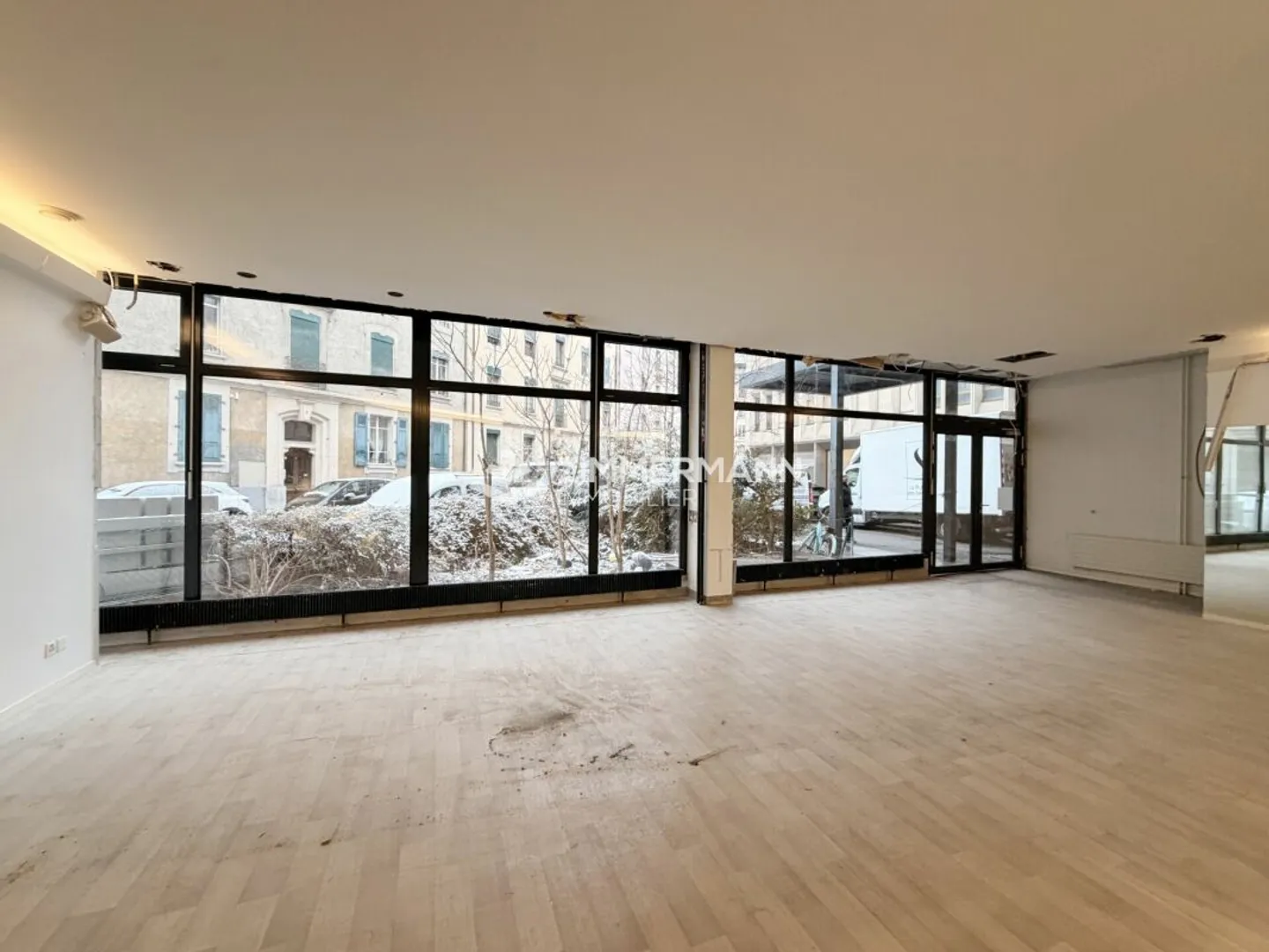 Spacious Arcade for Sports Activities - Photo 5 of 6