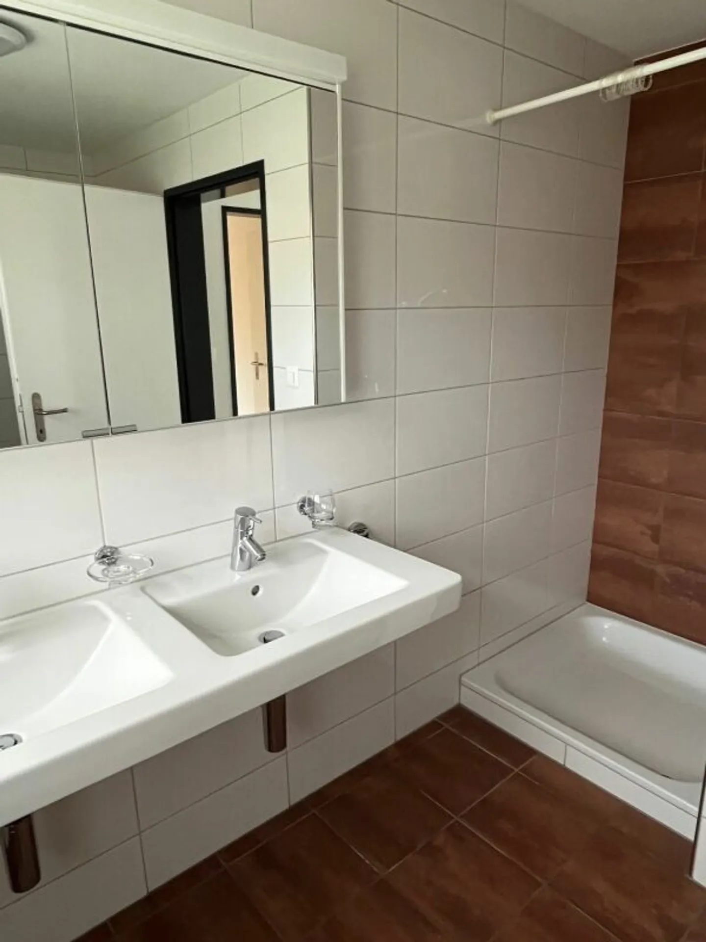 Modern 3.5 room apartment with patio in a good location - Photo 6 of 13