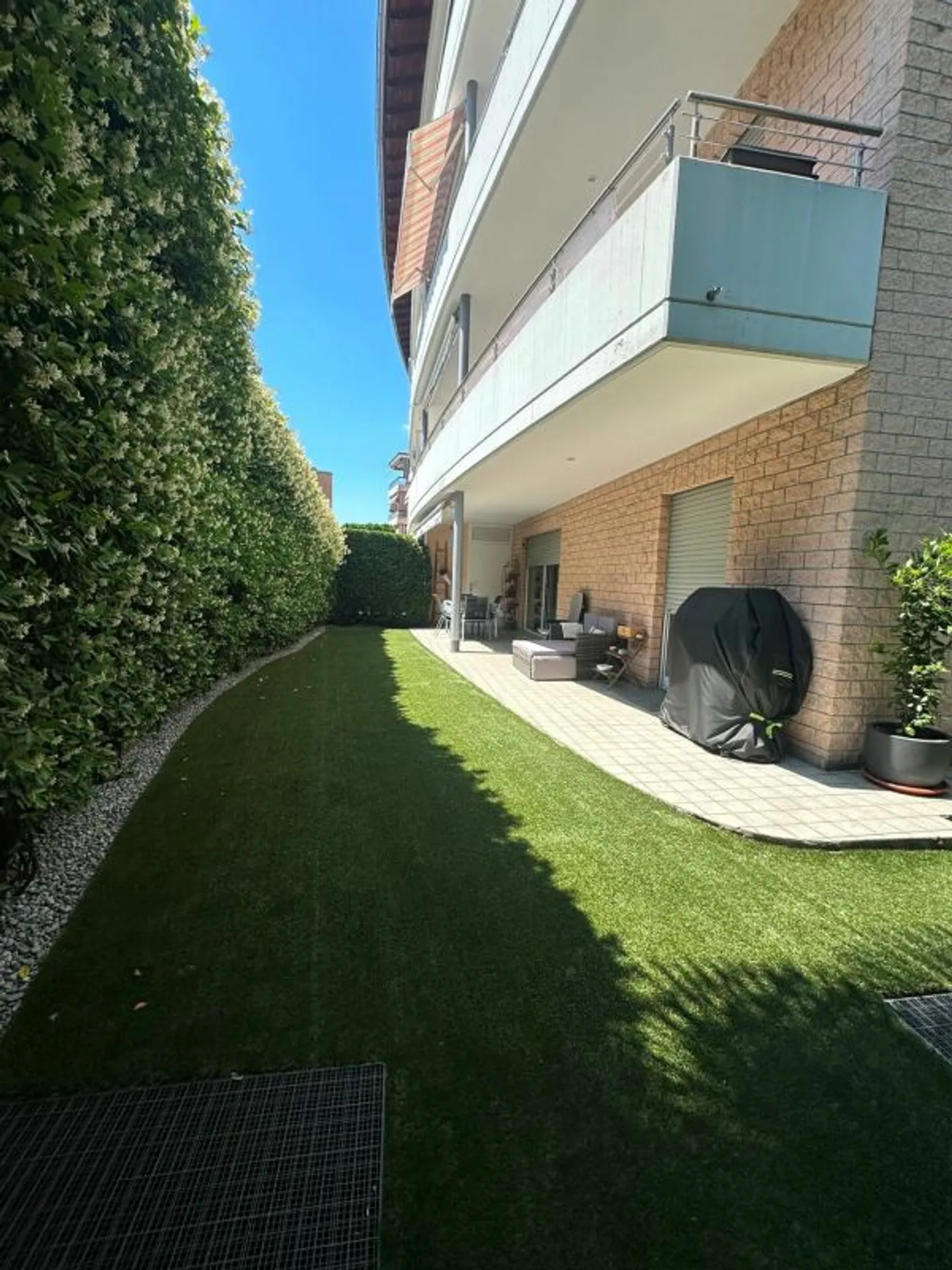Privileged location with terrace and large garden - Photo 1 of 13