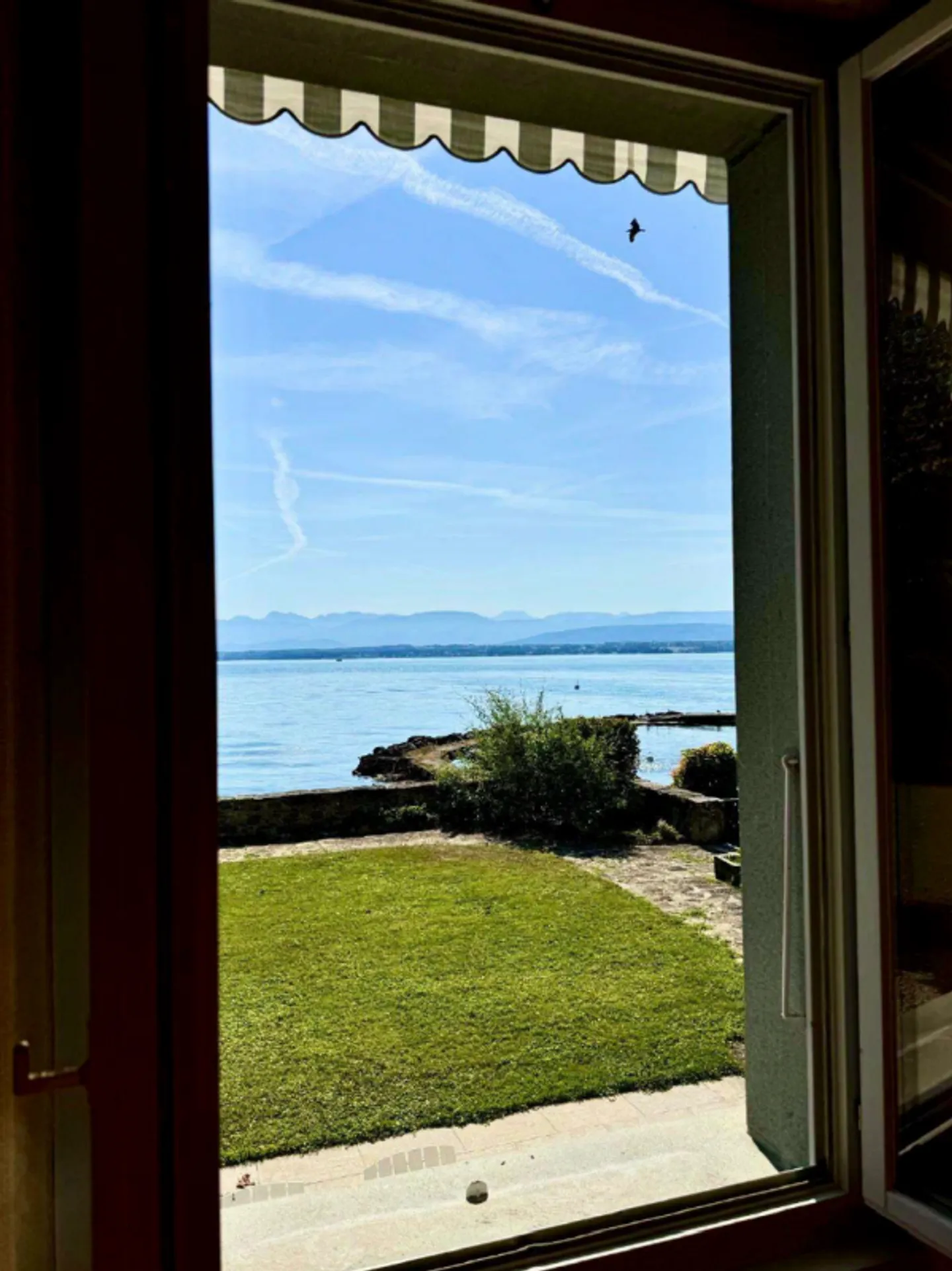 Piedi nell'acqua a Nyon - Foto 2 di 13