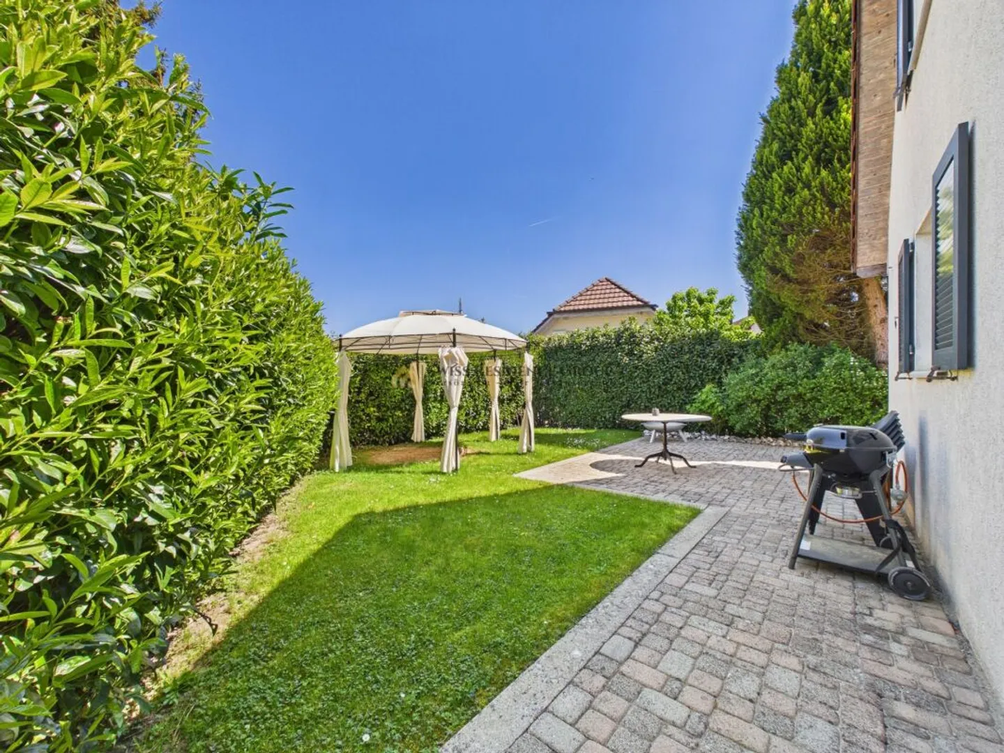 Vivre comme dans sa propre maison - Appartement de 4,5 pièces avec jardin ensoleillé - Photo 1 sur 13