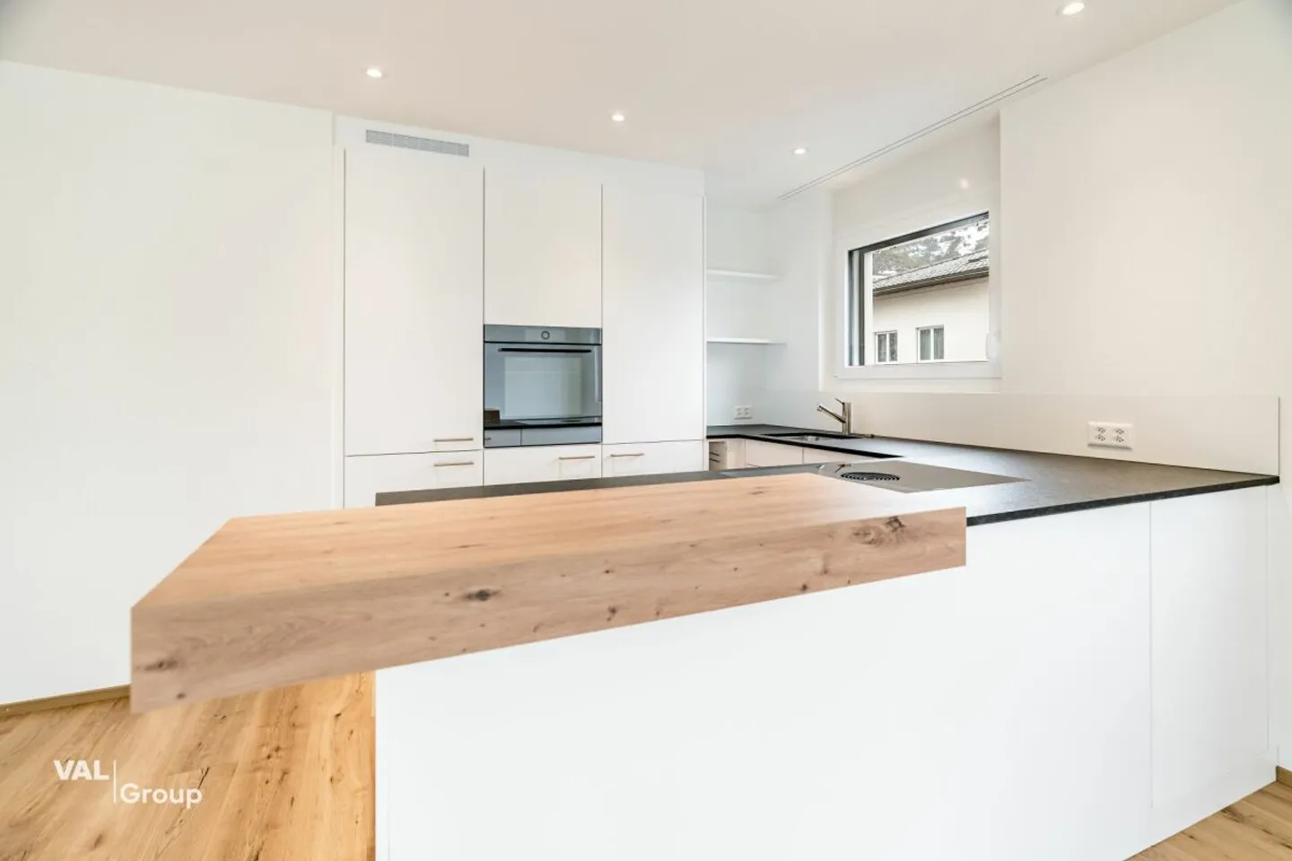 Moderno appartamento di 4,5 stanze a Susten - soleggiato, di alta qualità e con balcone - Foto 5 di 13