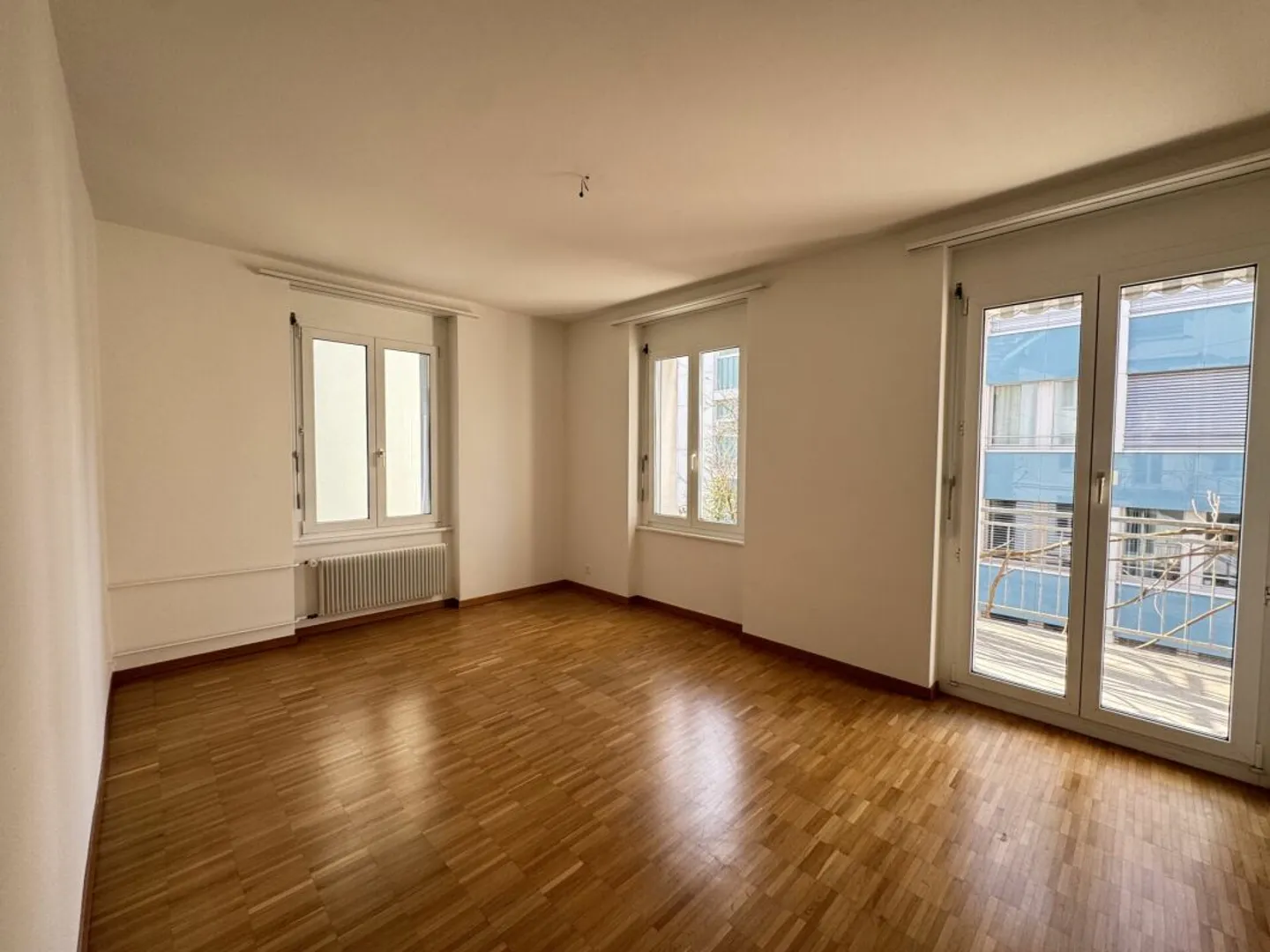 Urban living in a prime location: Beautiful 3.5-room apartment near Limmat and Zurich Wipkingen train station - Photo 2 of 8