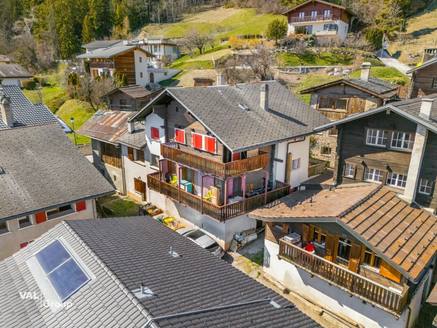 Sunny Apartment with Balcony and View of the Alps - Photo 10 of 12