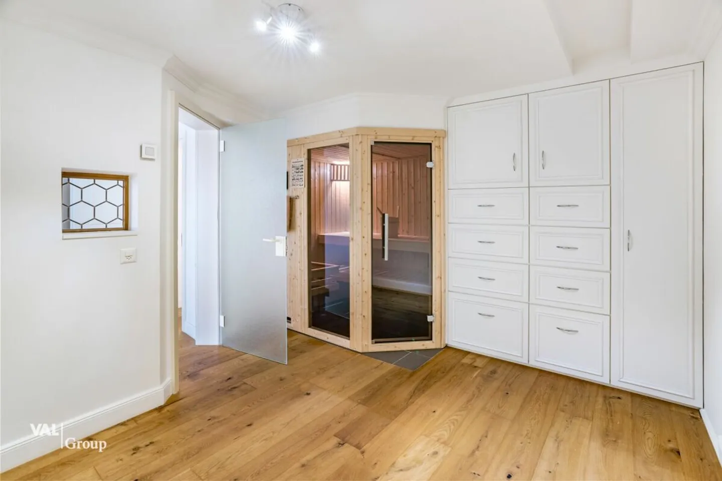 Stylish 4.5-room apartment with private sauna - Photo 5 of 12