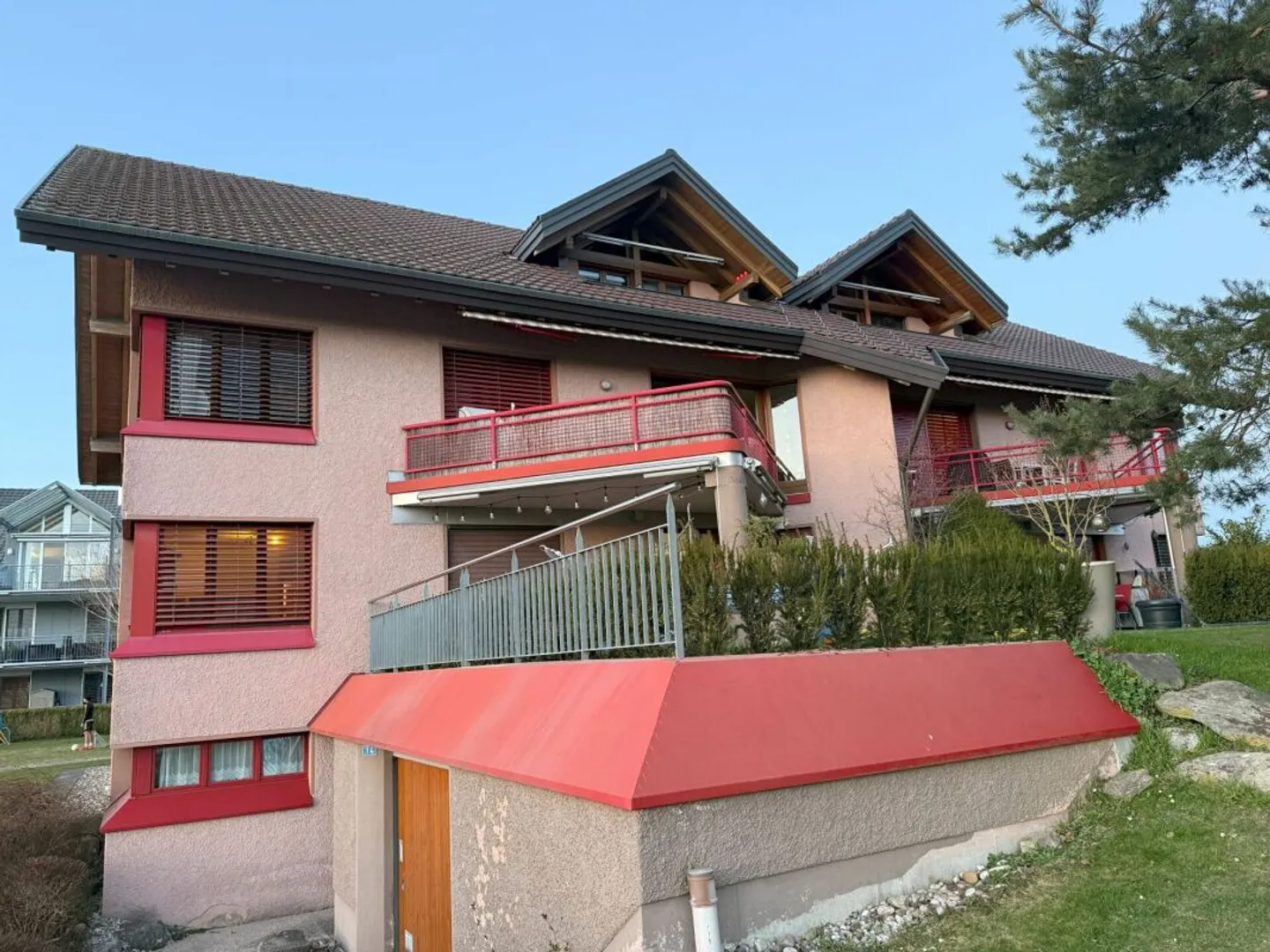 Attikawohnung mit grosszügigem und gemütlichem Innenausbau - Photo 2 of 13