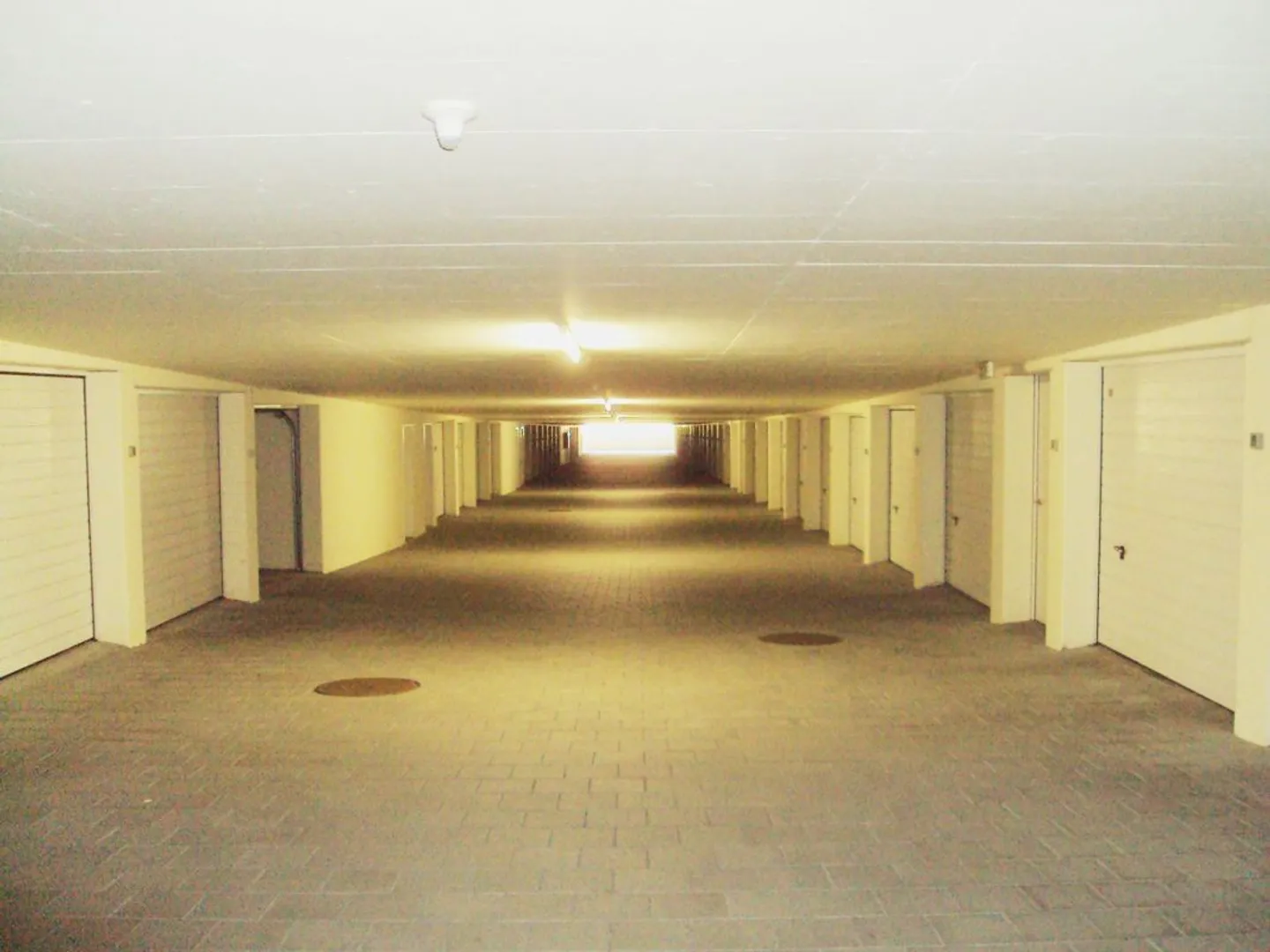 Sichere Garagenboxen zur Miete - Foto 1 von 3