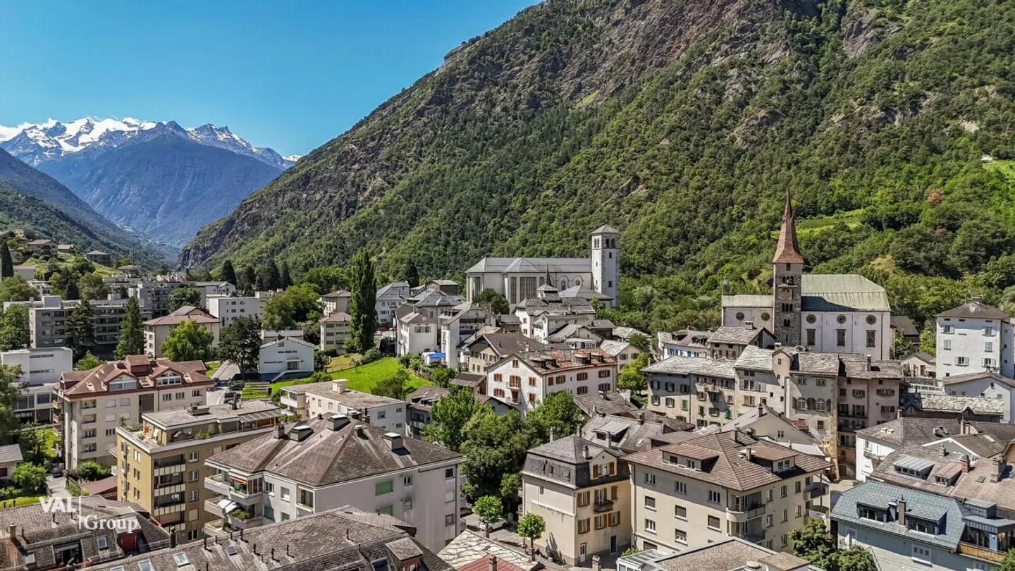Première occupation après rénovation complète : Appartement moderne de 4,5 pièces au cœur de Visp - Photo 3 sur 3