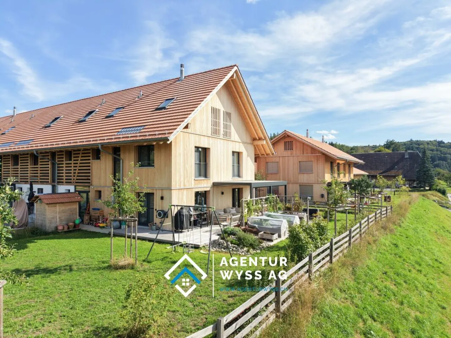Casa indipendente moderna con spazi versatili - Foto 1 di 13